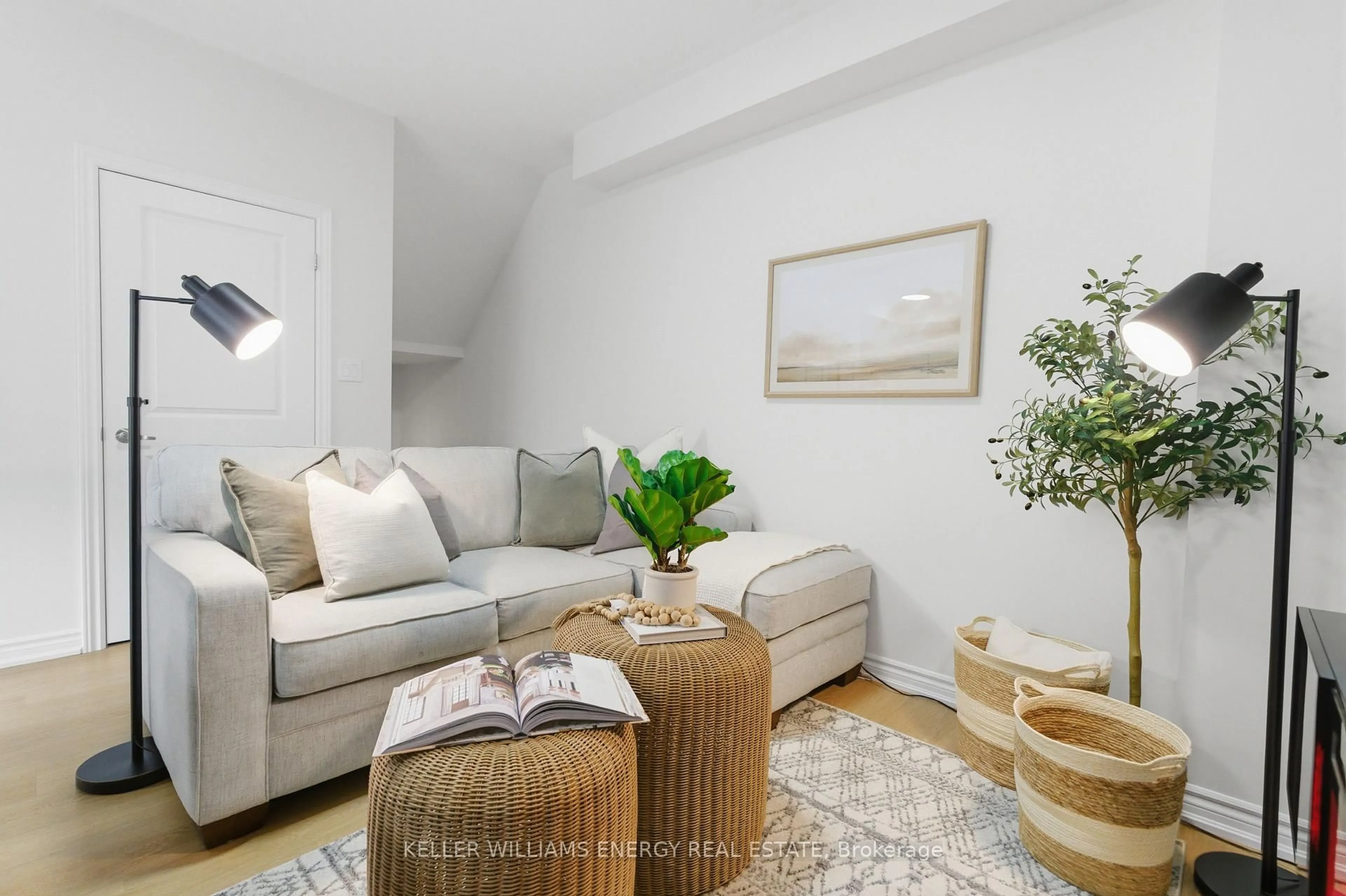Living room with furniture, unknown for 475 Beresford Path #7, Oshawa Ontario L1H 0B2