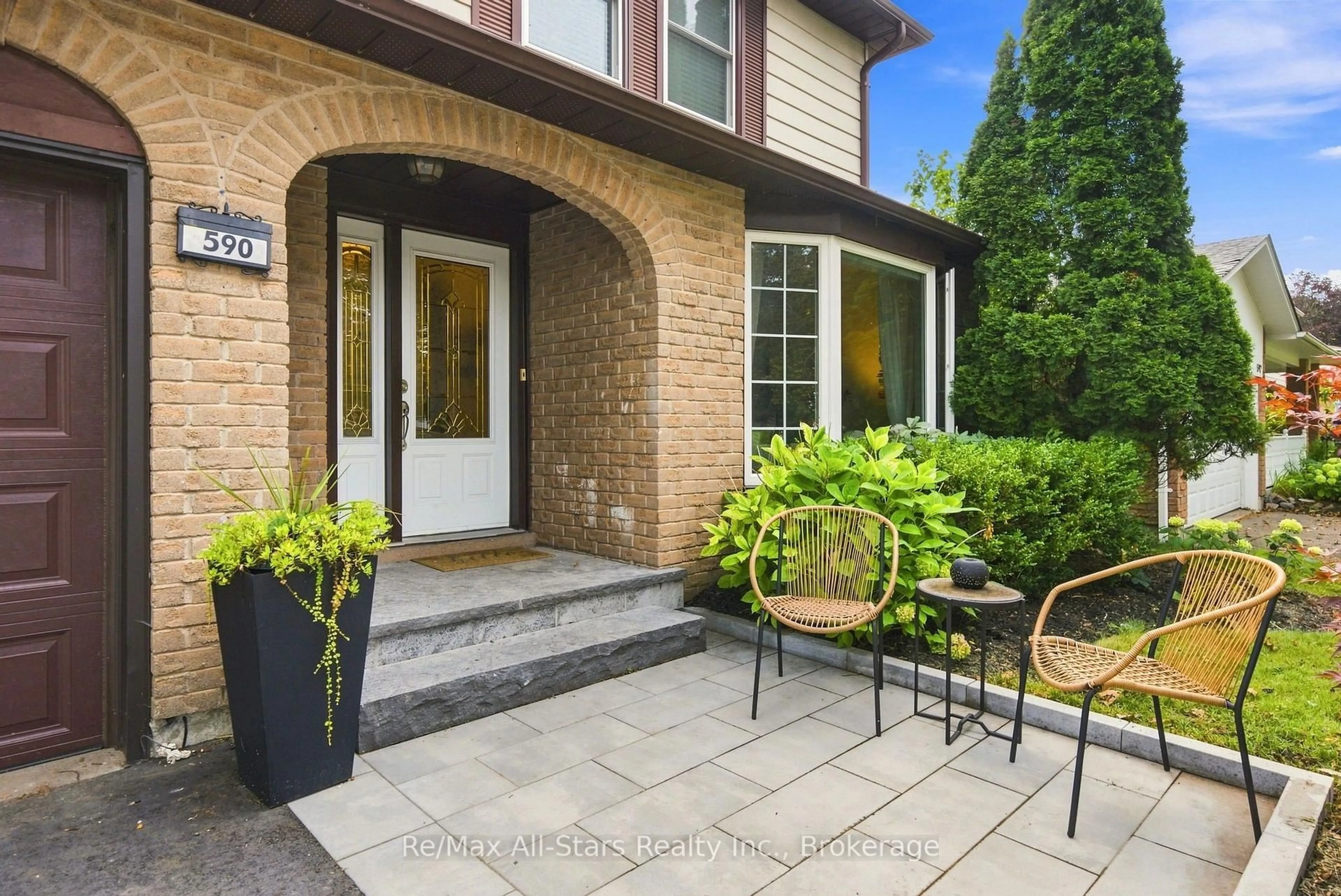 Patio, street for 590 Walsh Dr, Scugog Ontario L9L 1K7