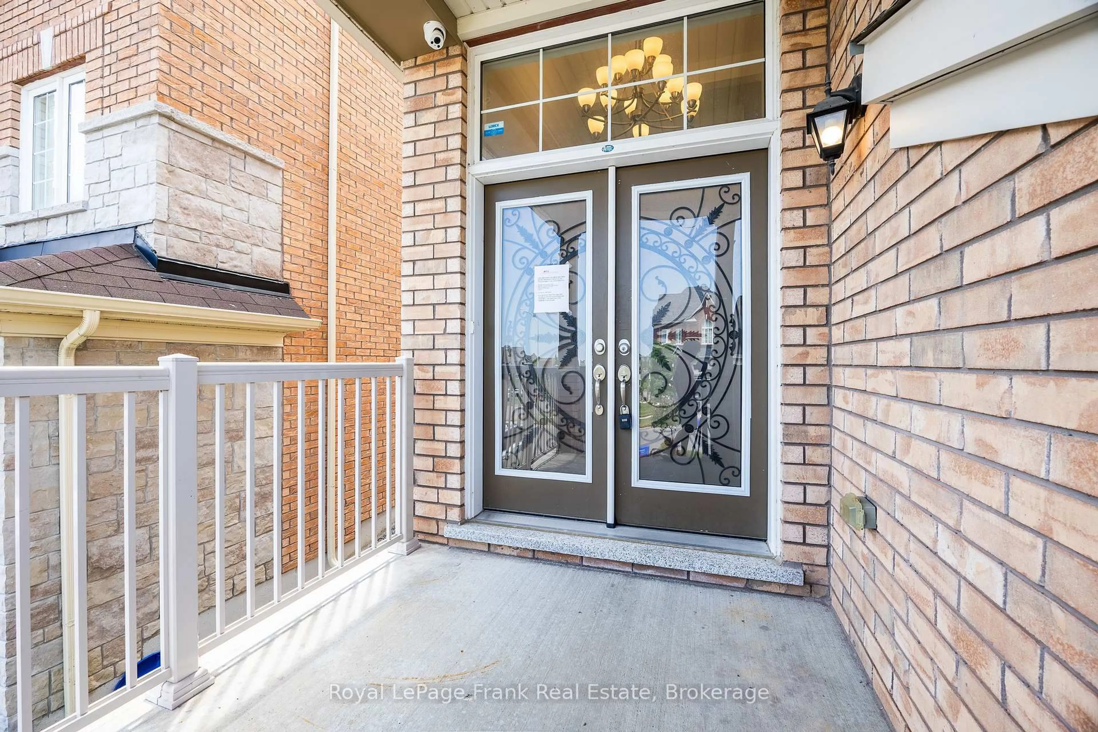 Indoor entryway for 190 Lyle Dr, Clarington Ontario L1C 0V8