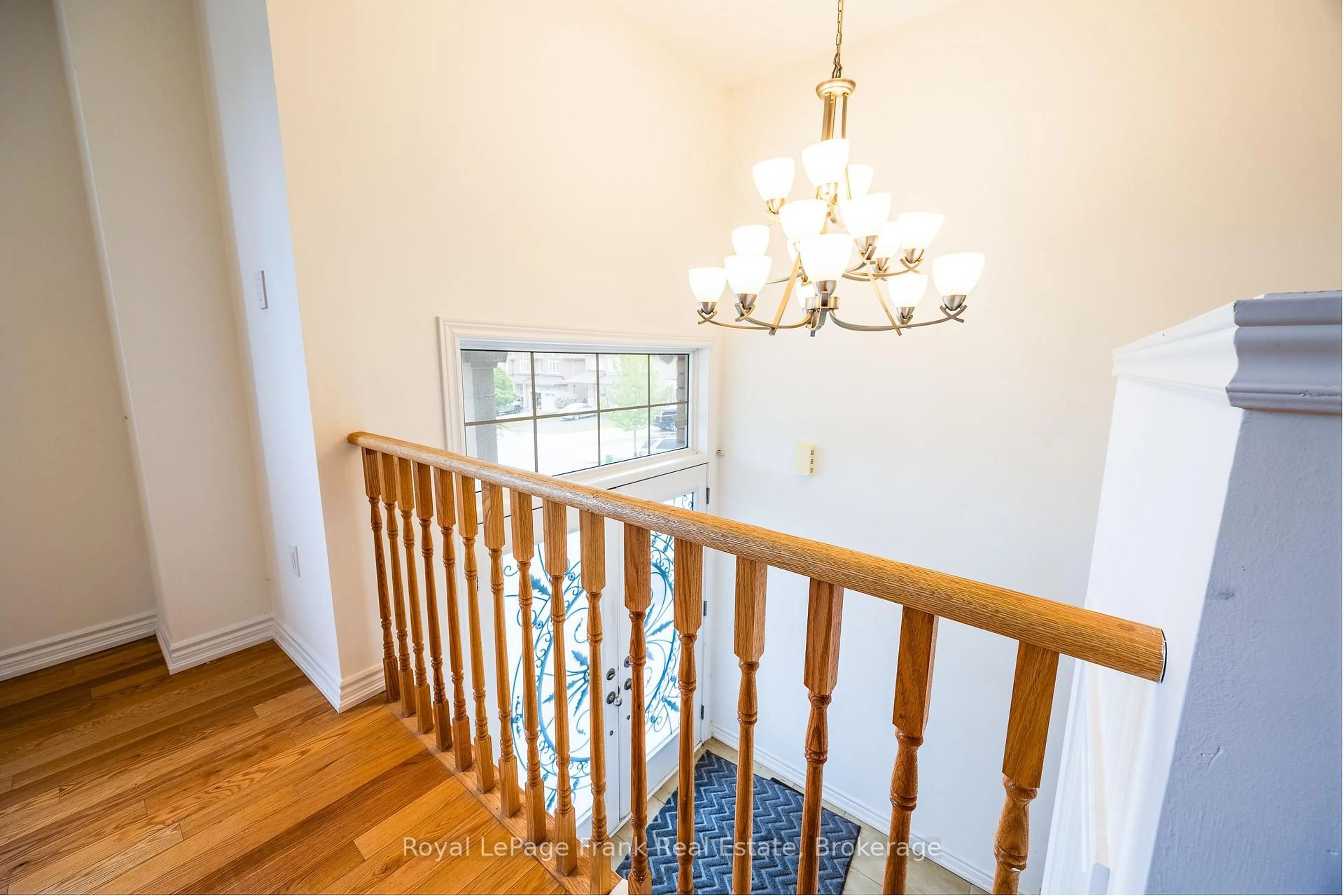 Indoor foyer for 190 Lyle Dr, Clarington Ontario L1C 0V8