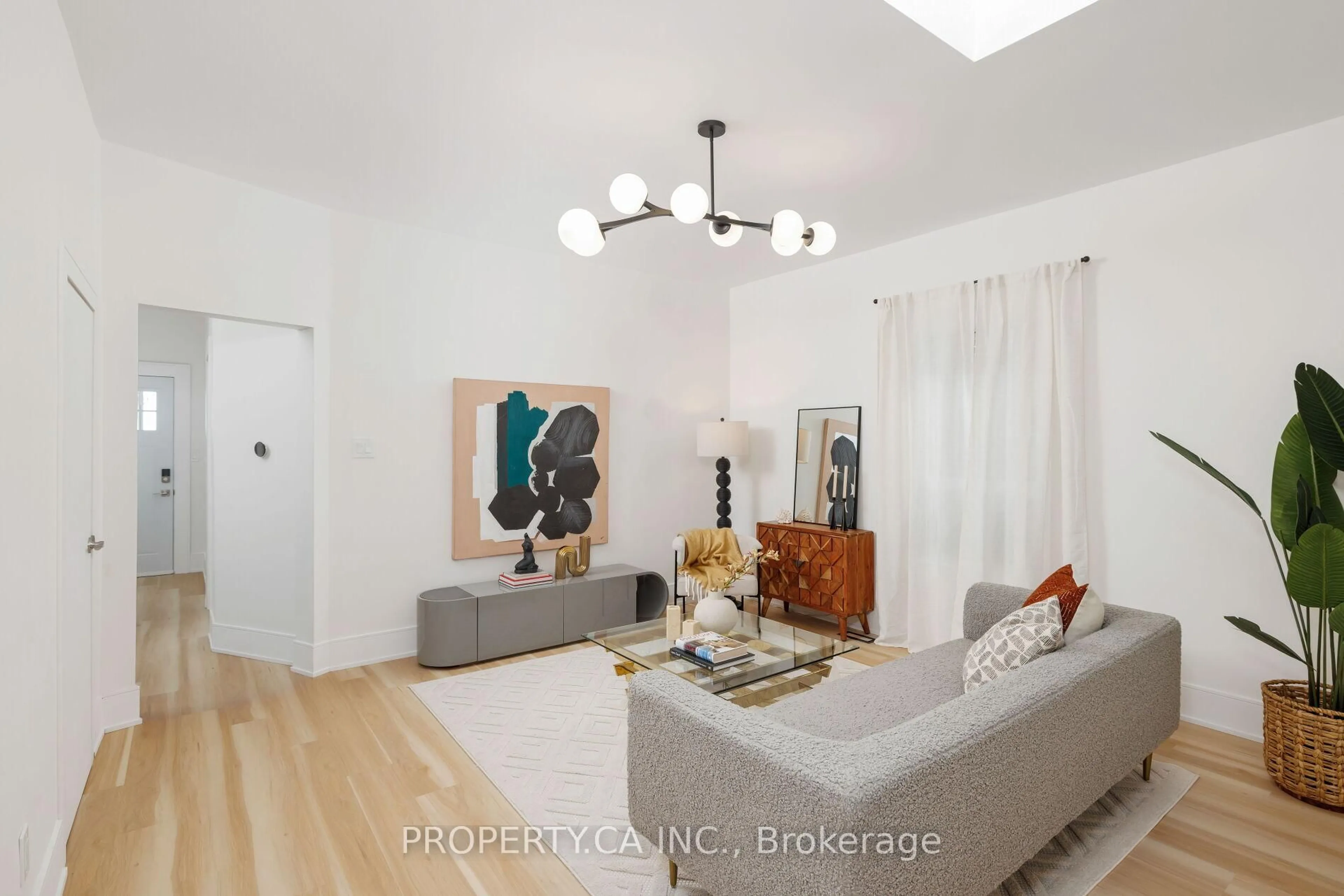 Living room with furniture, unknown for 332 Woodfield Rd, Toronto Ontario M4L 2X1