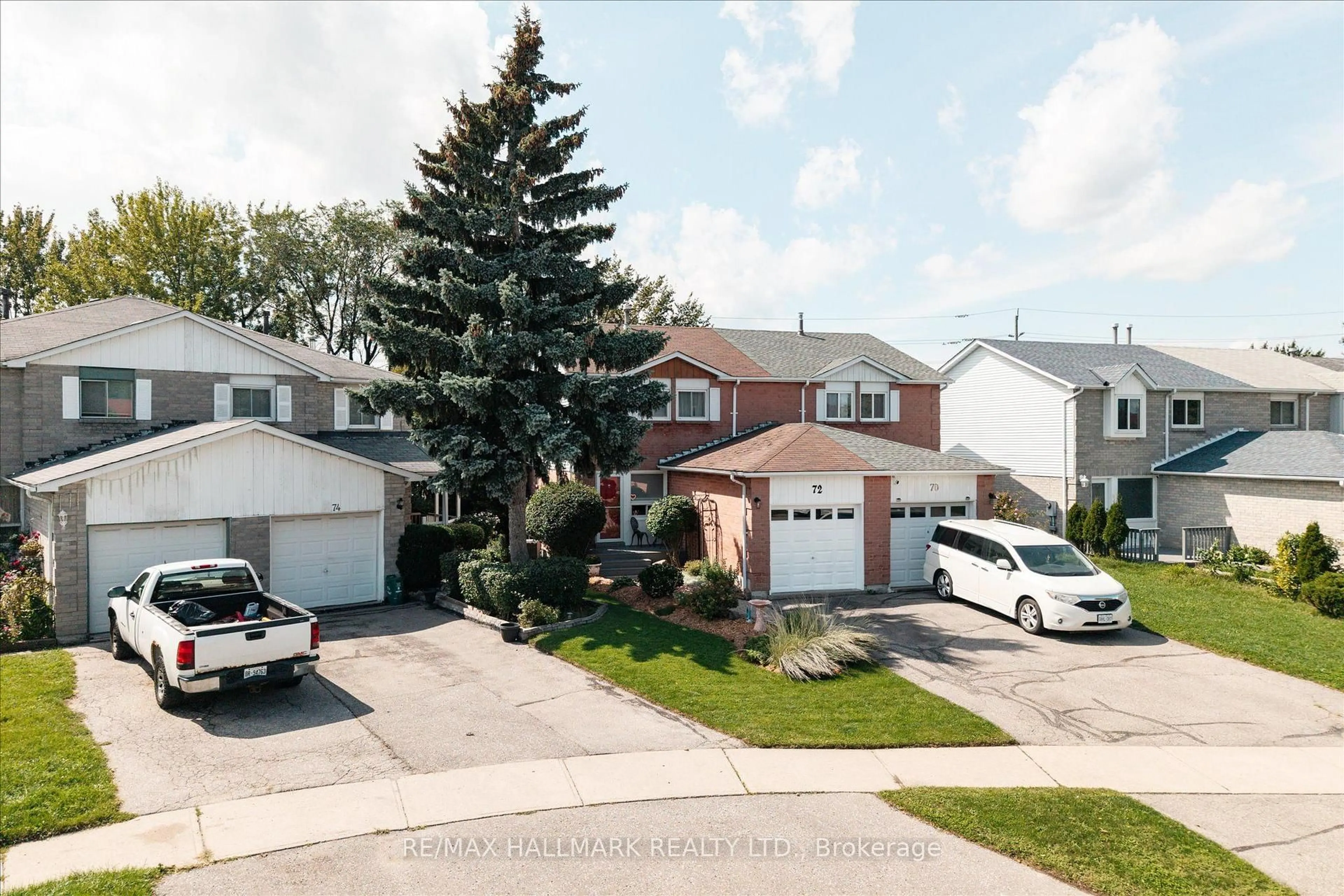 A pic from outside/outdoor area/front of a property/back of a property/a pic from drone, street for 72 Tams Dr, Ajax Ontario L1Z 1A5