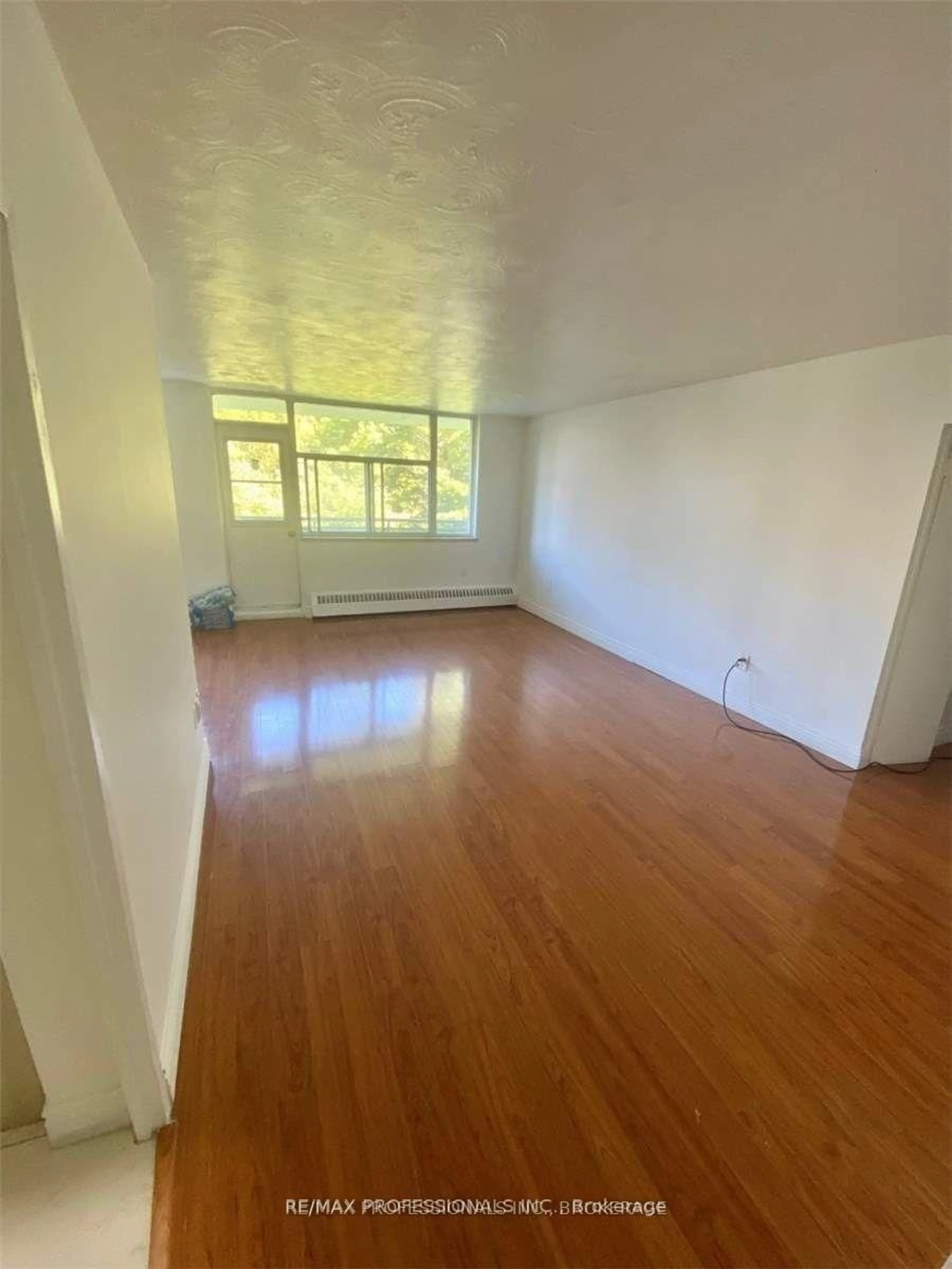 A pic of a room for 2245 Eglinton Ave #310, Toronto Ontario M1K 2N3