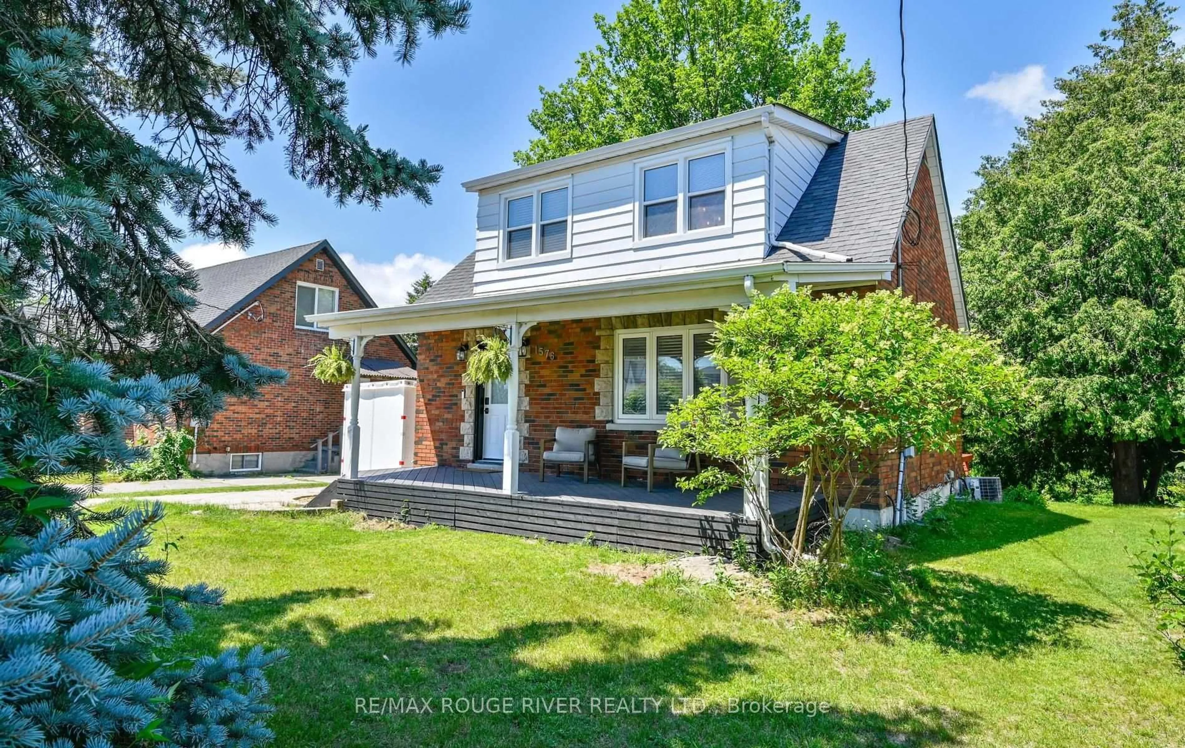 Home with brick exterior material, street for 1576 Highway 2 Rd, Clarington Ontario L1E 2R7