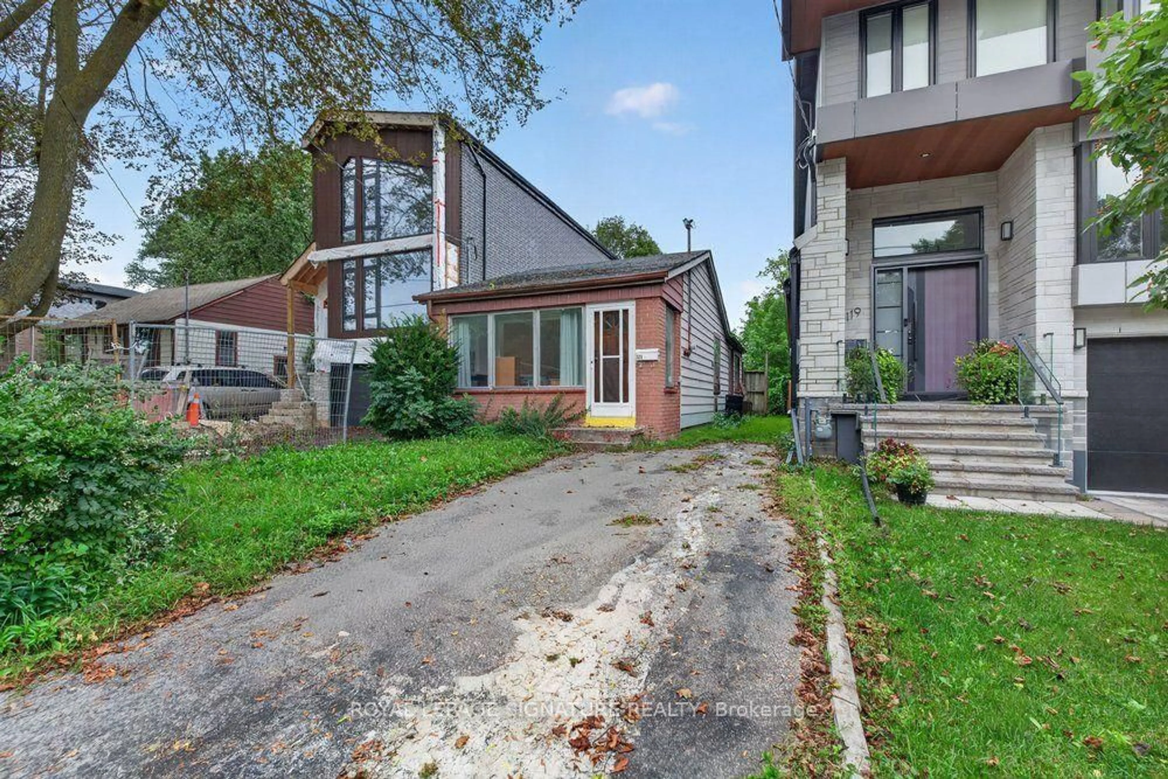 Home with brick exterior material, street for 121 Preston St, Toronto Ontario M1N 3N4