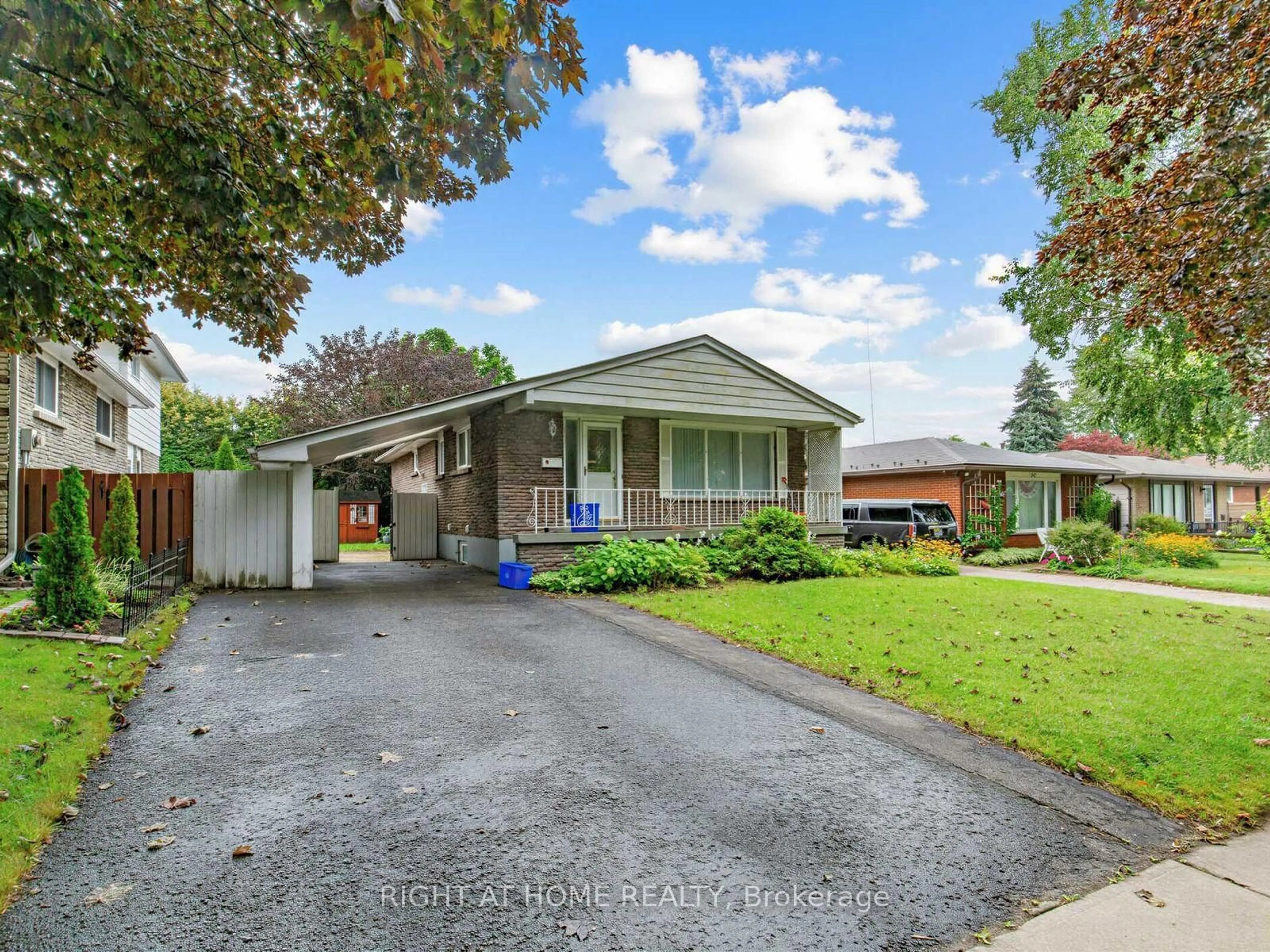 A pic from outside/outdoor area/front of a property/back of a property/a pic from drone, street for 346 Lorindale Dr, Oshawa Ontario L1H 6X4