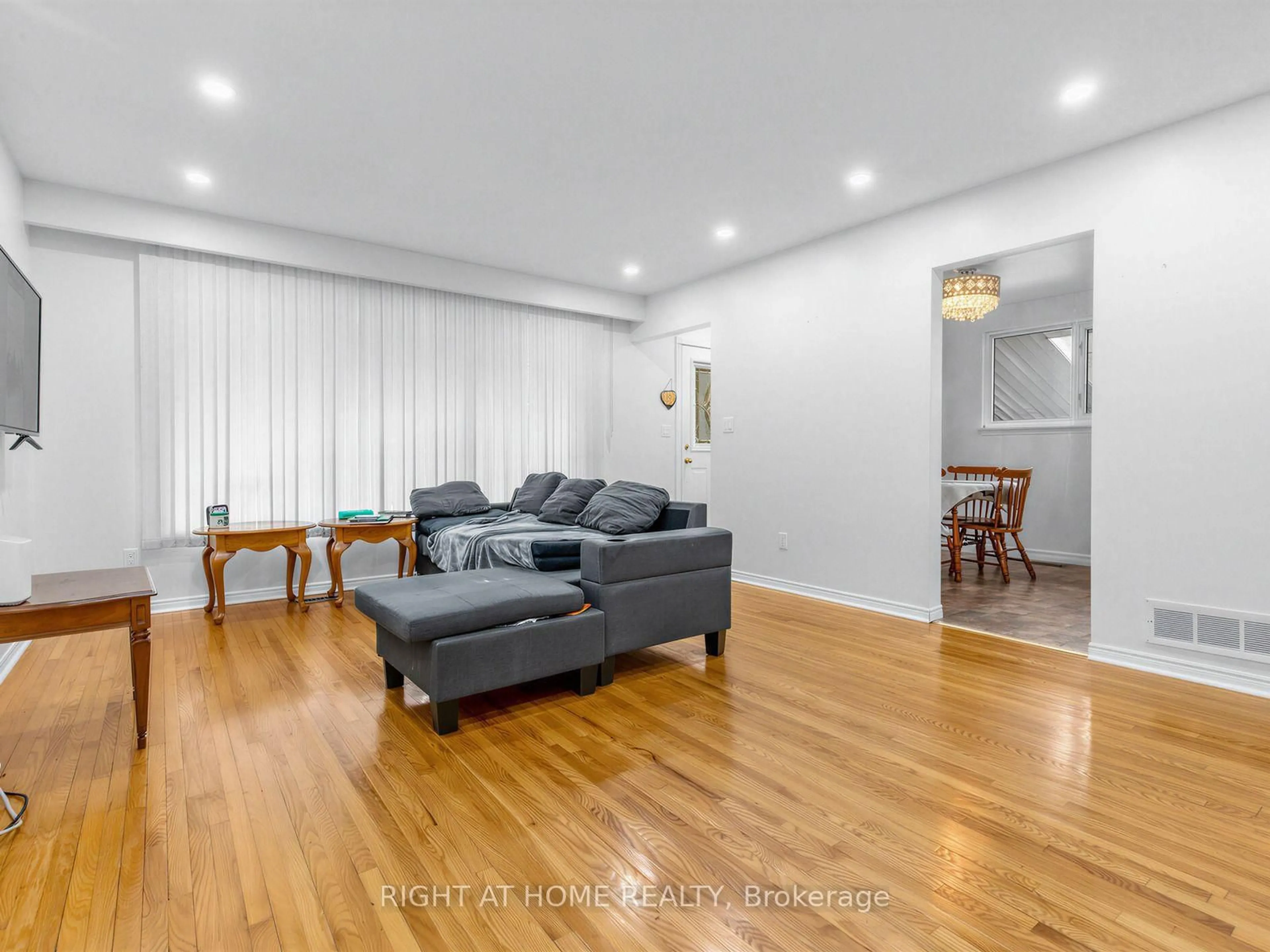 Living room with furniture, wood/laminate floor for 346 Lorindale Dr, Oshawa Ontario L1H 6X4