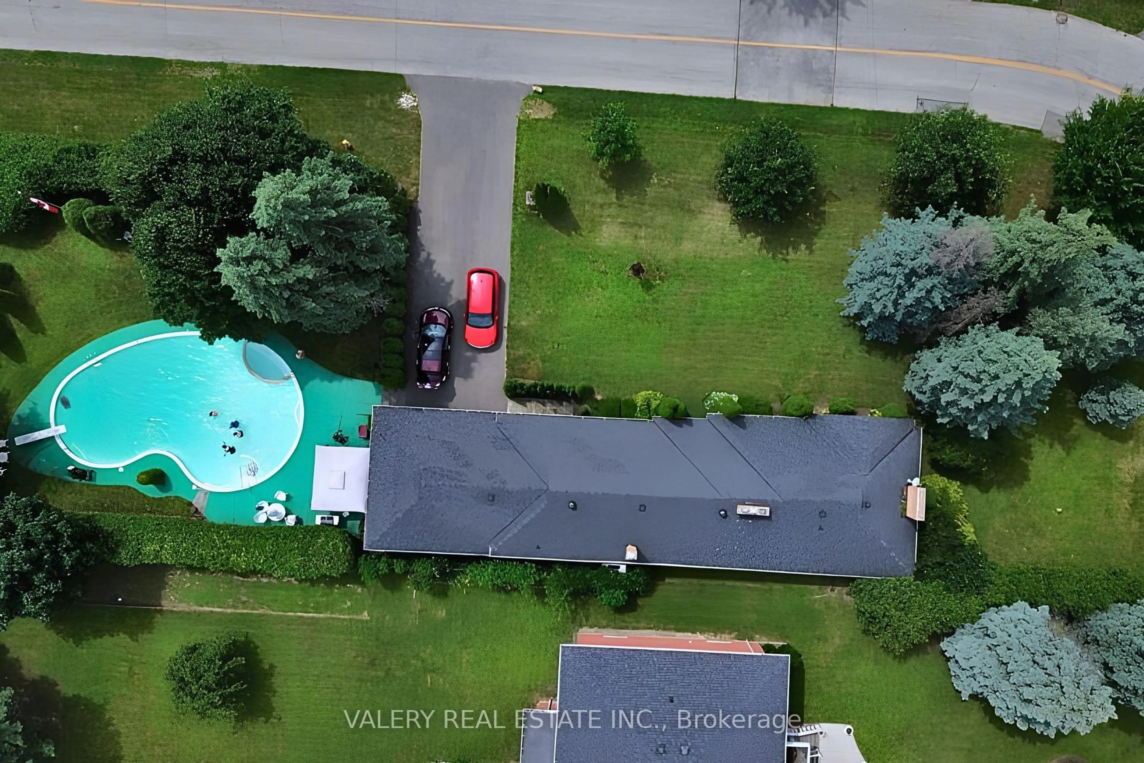 A pic from outside/outdoor area/front of a property/back of a property/a pic from drone, city buildings view from balcony for 87 Cedar Brae Blvd, Toronto Ontario M1J 2K5