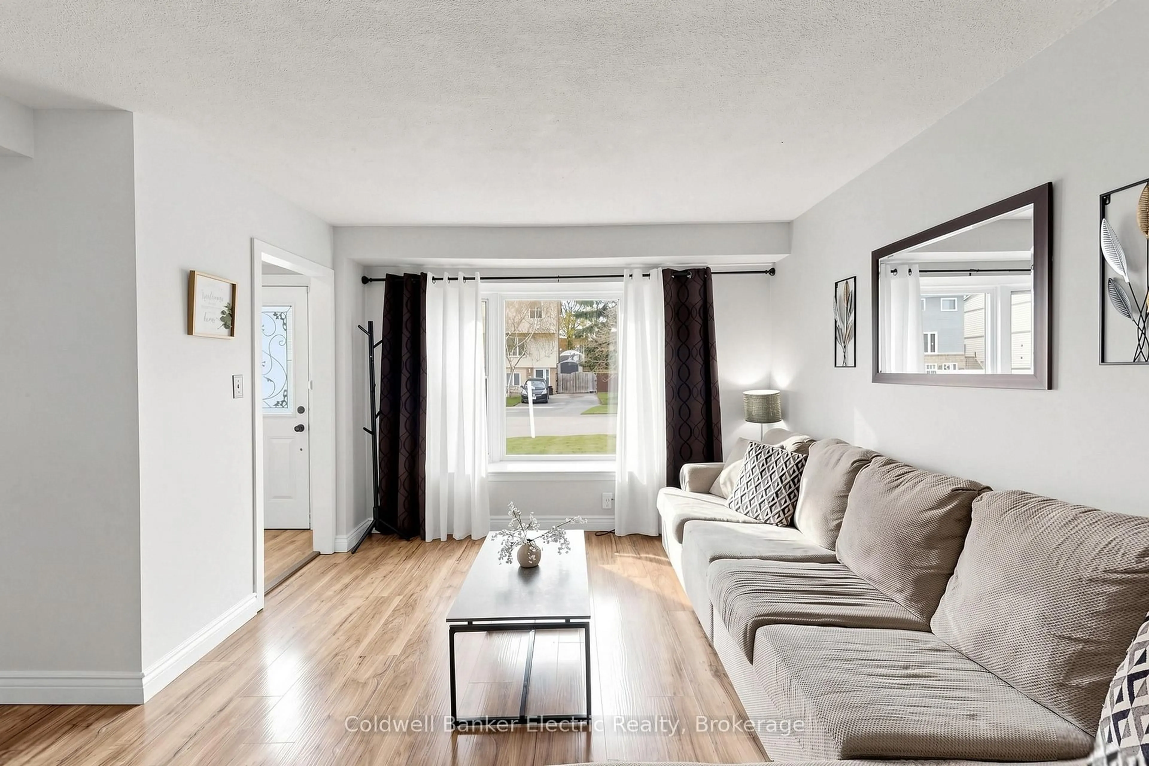 Living room with furniture, wood/laminate floor for 900 Southridge St, Oshawa Ontario L1H 8A5