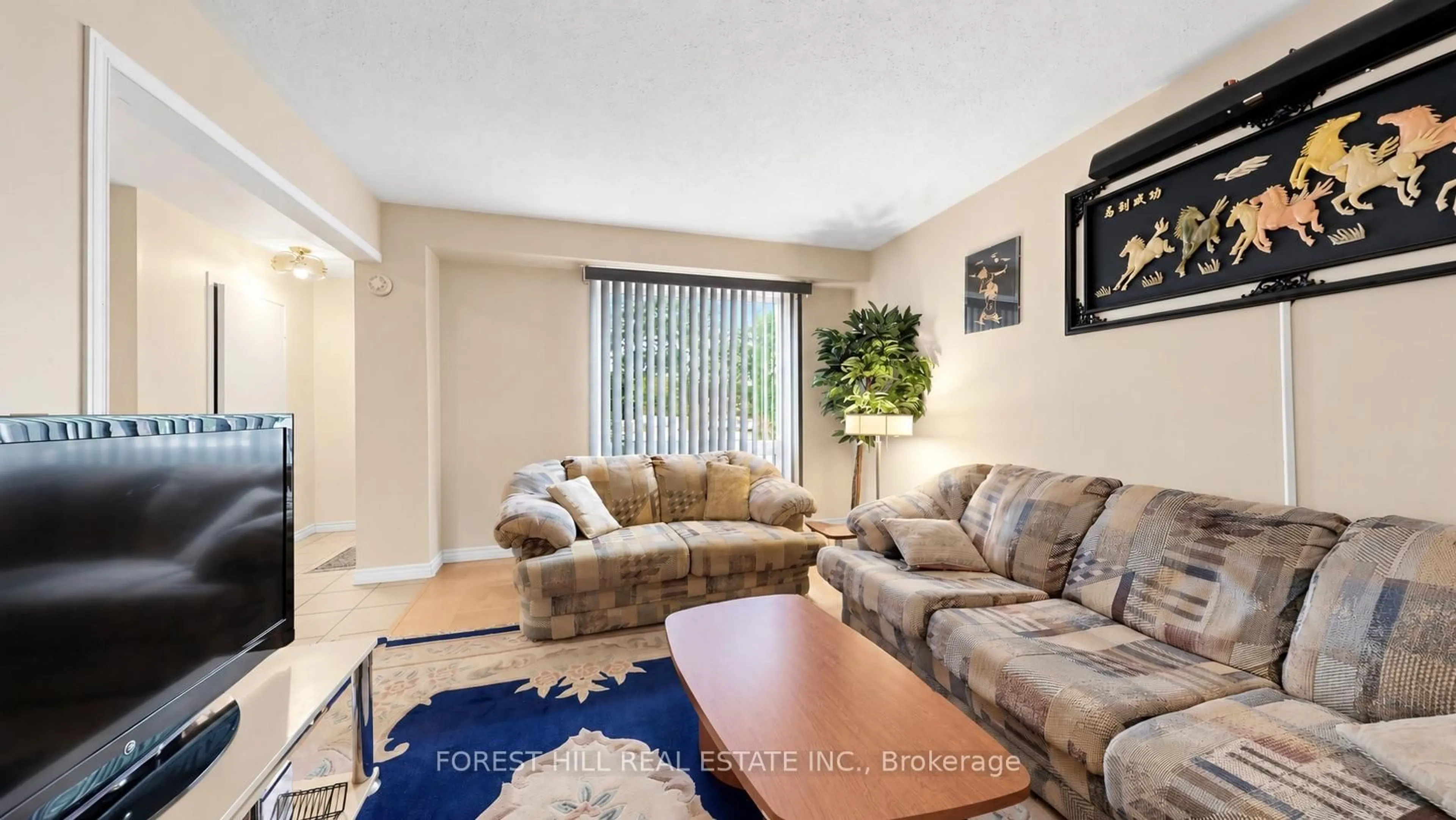 Living room with furniture, unknown for 35 Treetops Crt, Toronto Ontario M1V 2B9