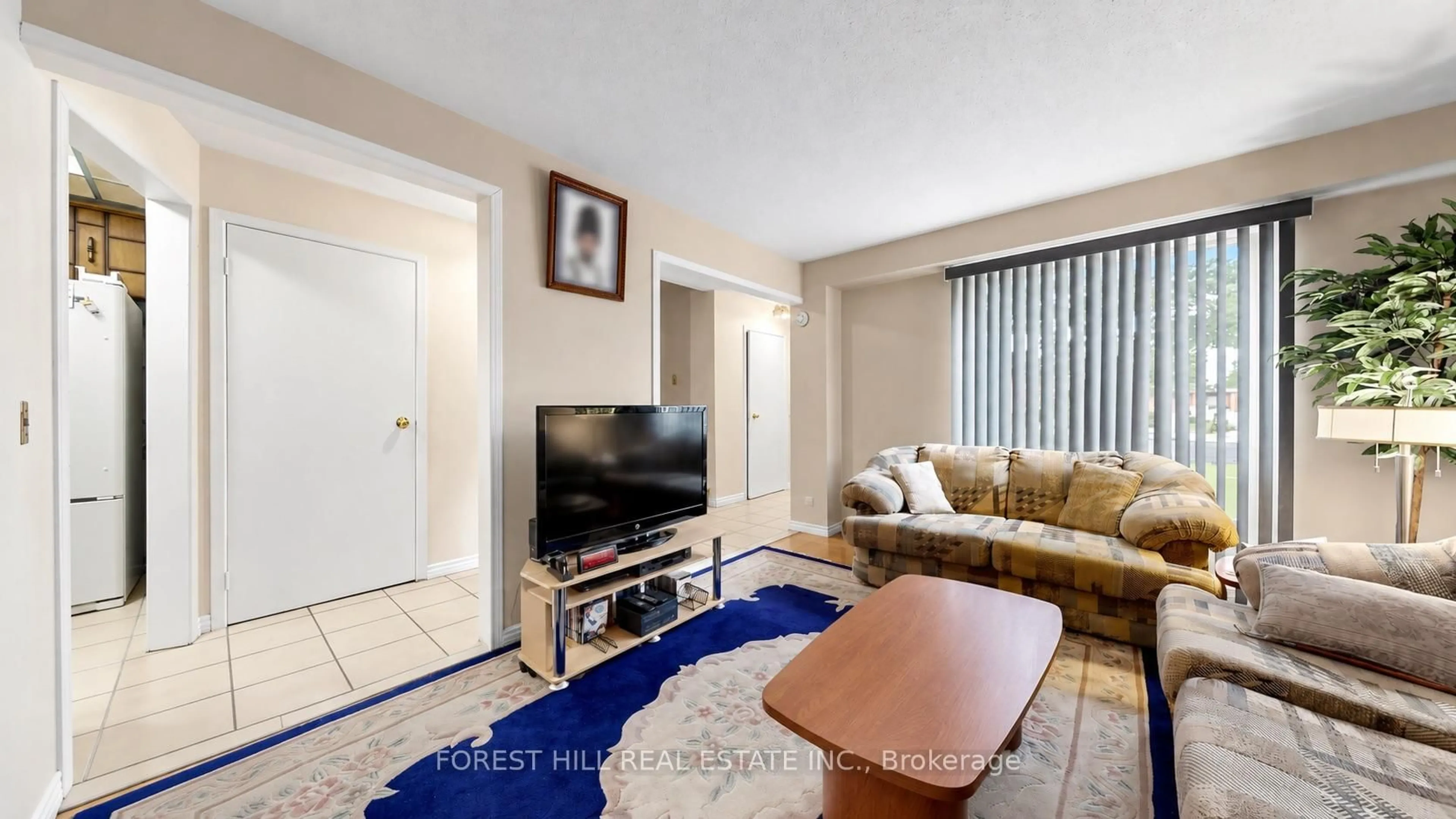 Living room with furniture, unknown for 35 Treetops Crt, Toronto Ontario M1V 2B9