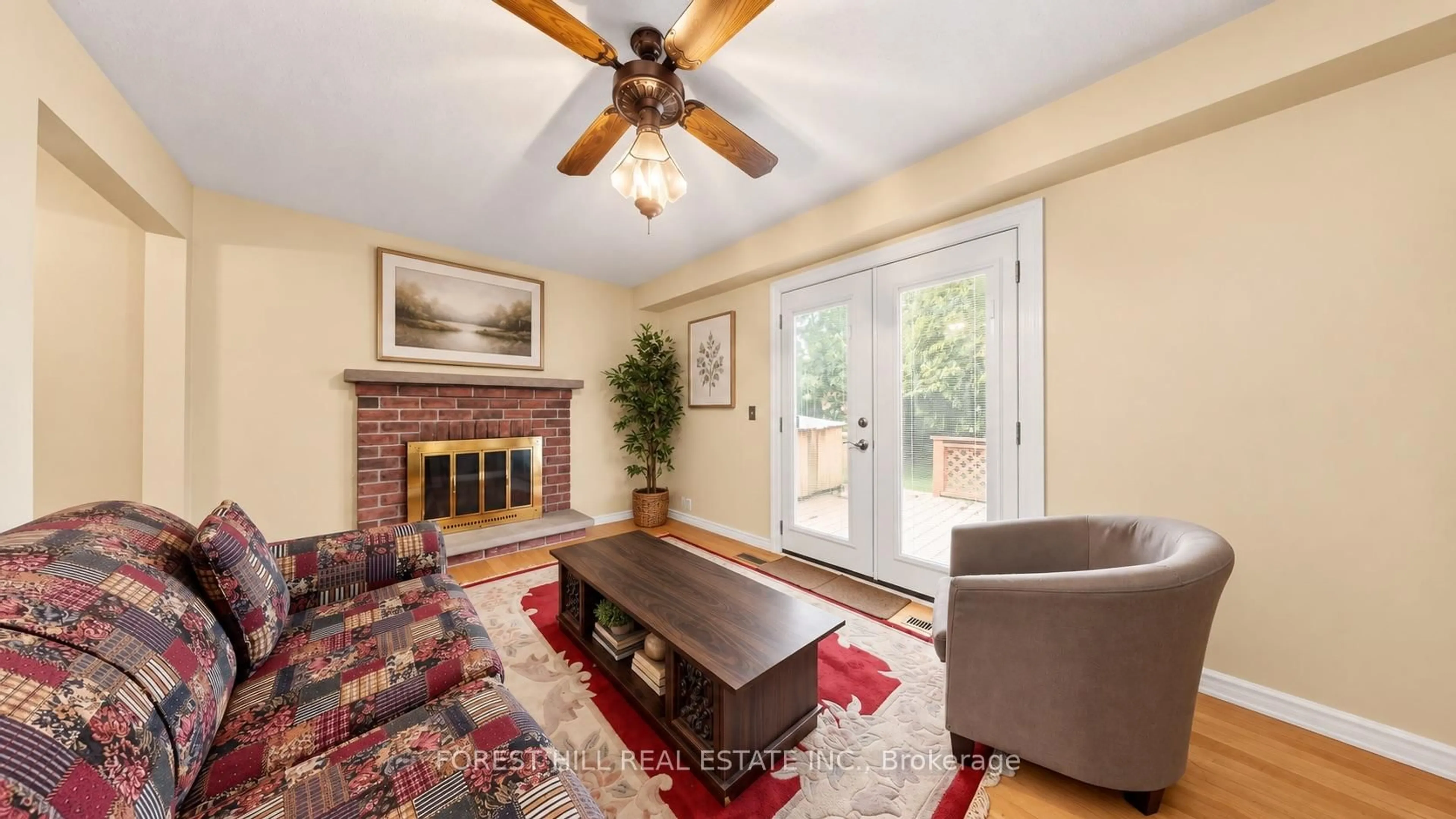 Living room with furniture, unknown for 35 Treetops Crt, Toronto Ontario M1V 2B9