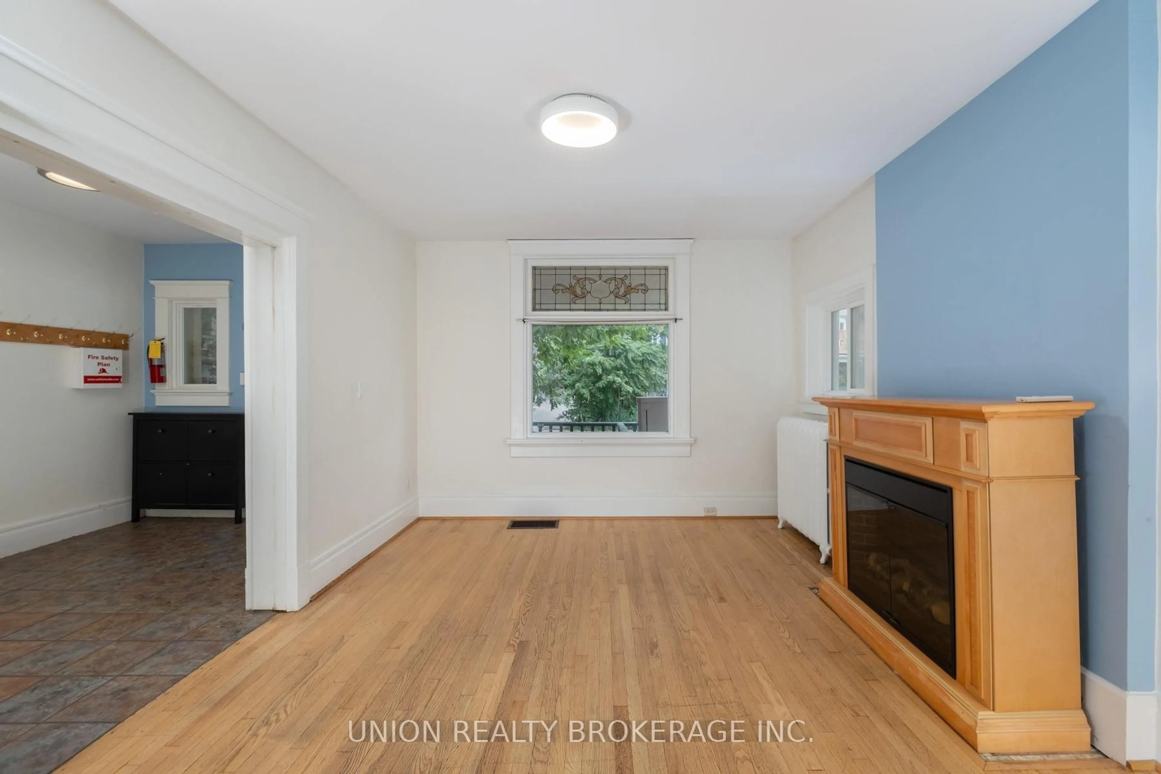 A pic of a room for 9 Simpson Ave, Toronto Ontario M4K 1A1