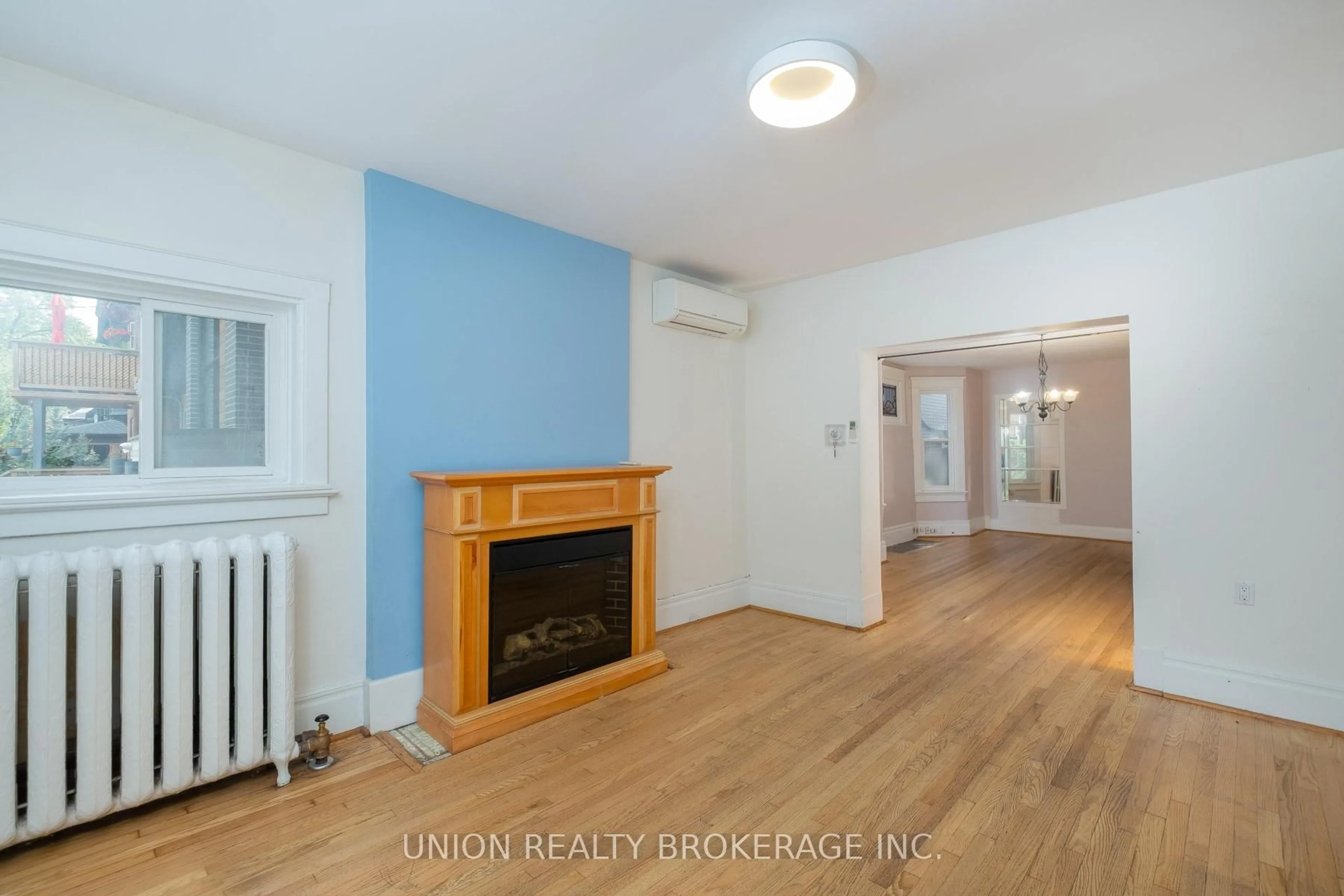 A pic of a room for 9 Simpson Ave, Toronto Ontario M4K 1A1