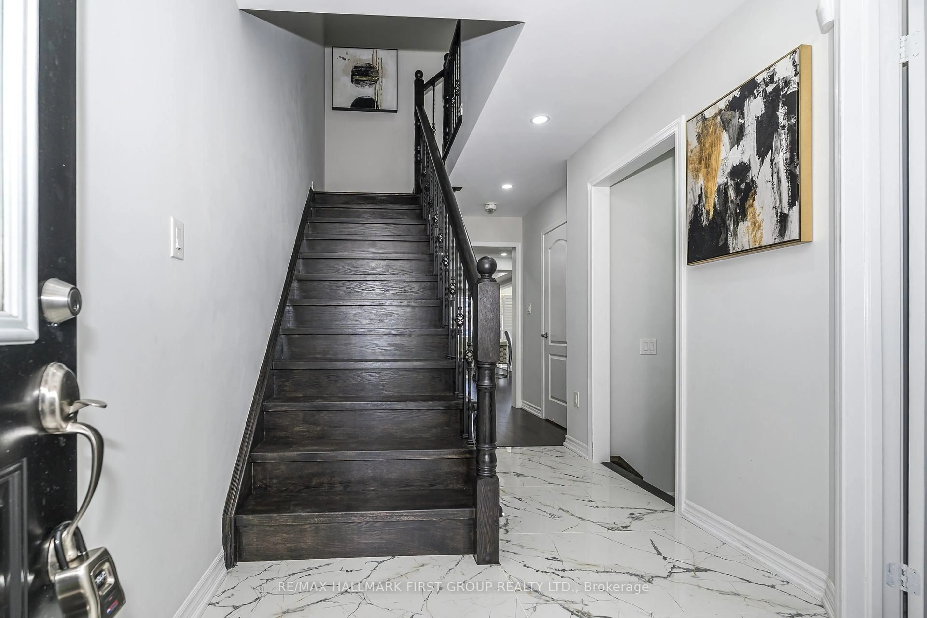 Stairs for 1019 Dragonfly Ave, Pickering Ontario L1X 0E9