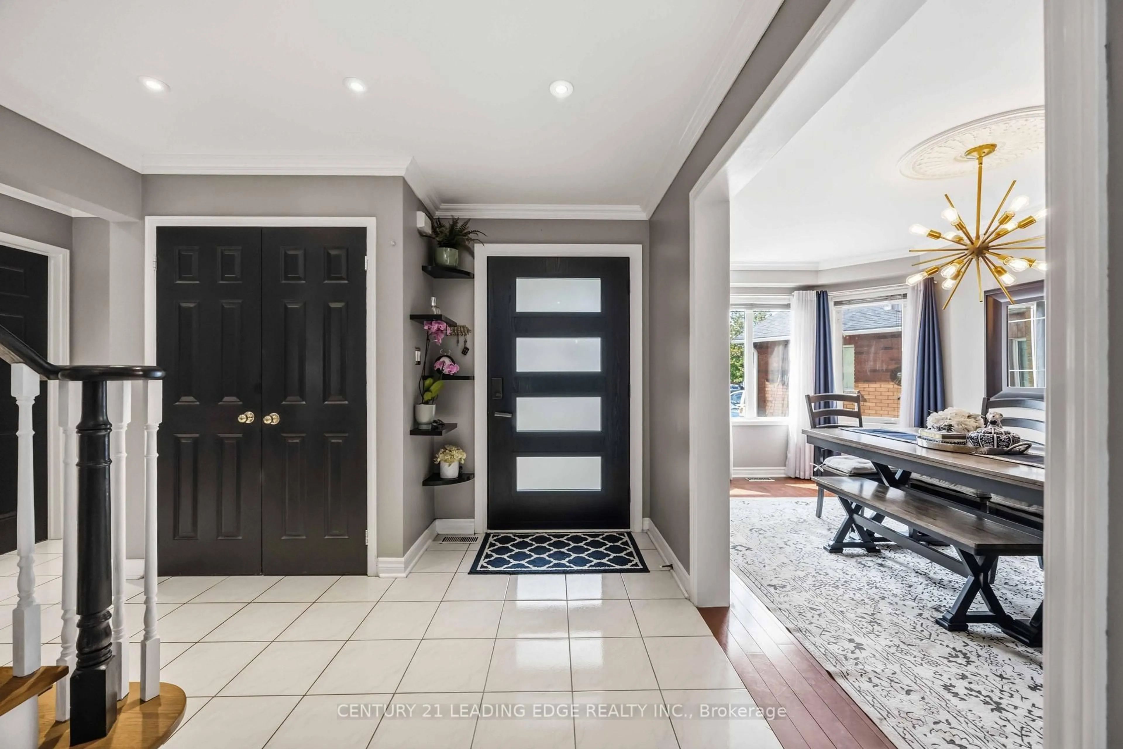 Indoor entryway for 272 Senator St, Pickering Ontario L1V 6N1