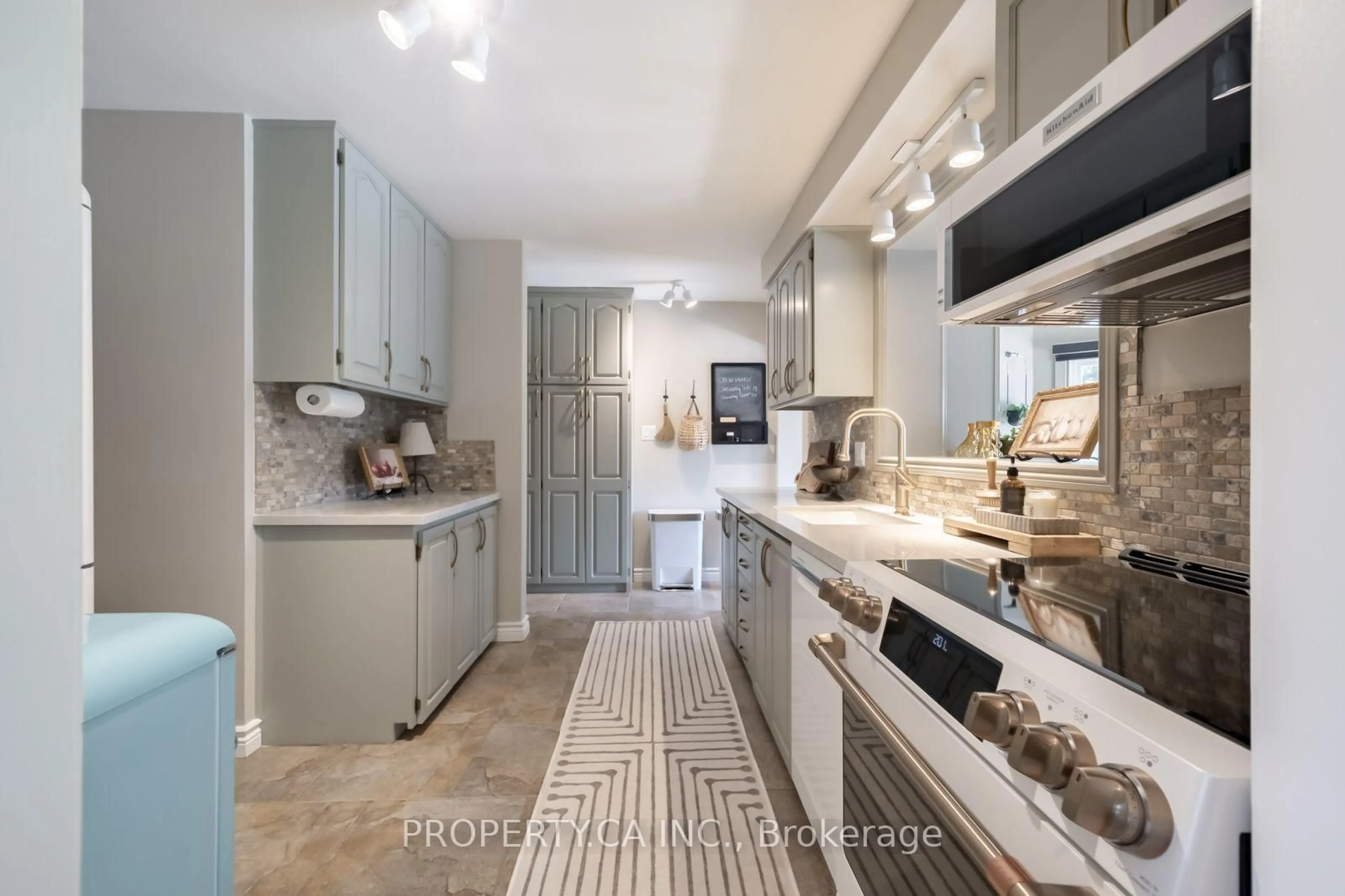 Contemporary kitchen, ceramic/tile floor for 609 Annapolis Ave, Oshawa Ontario L1J 2Y9