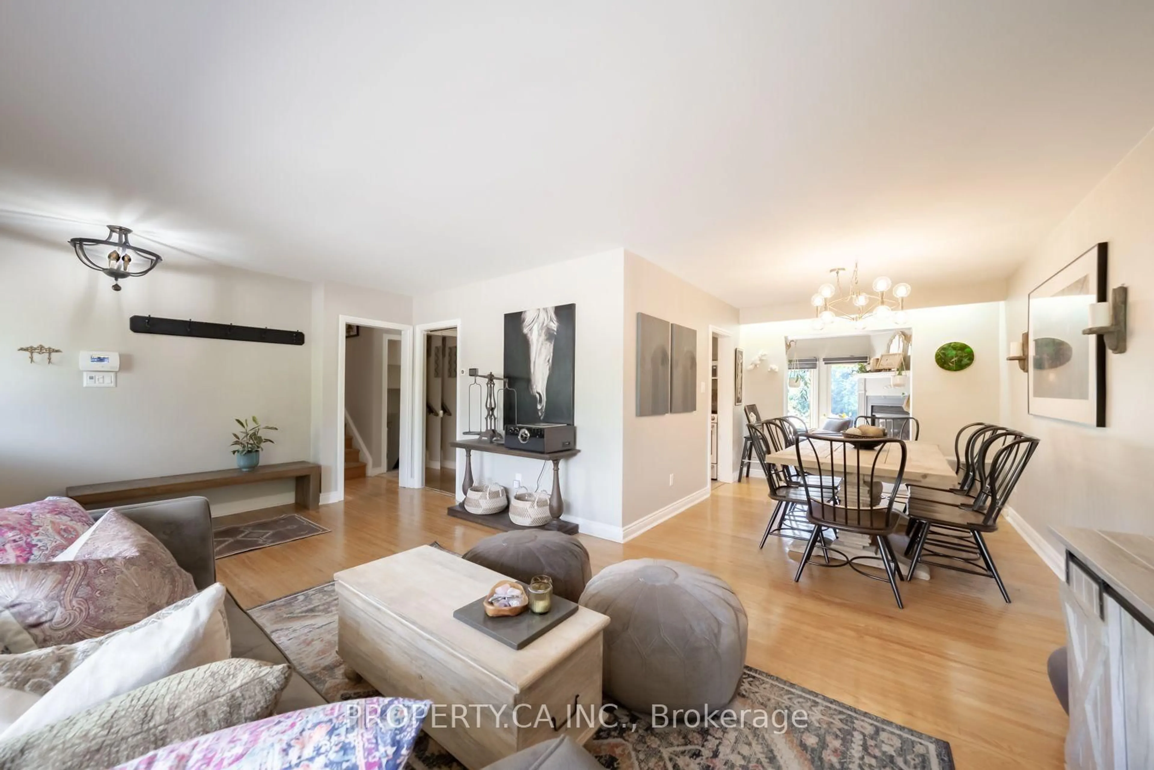 Living room with furniture, wood/laminate floor for 609 Annapolis Ave, Oshawa Ontario L1J 2Y9