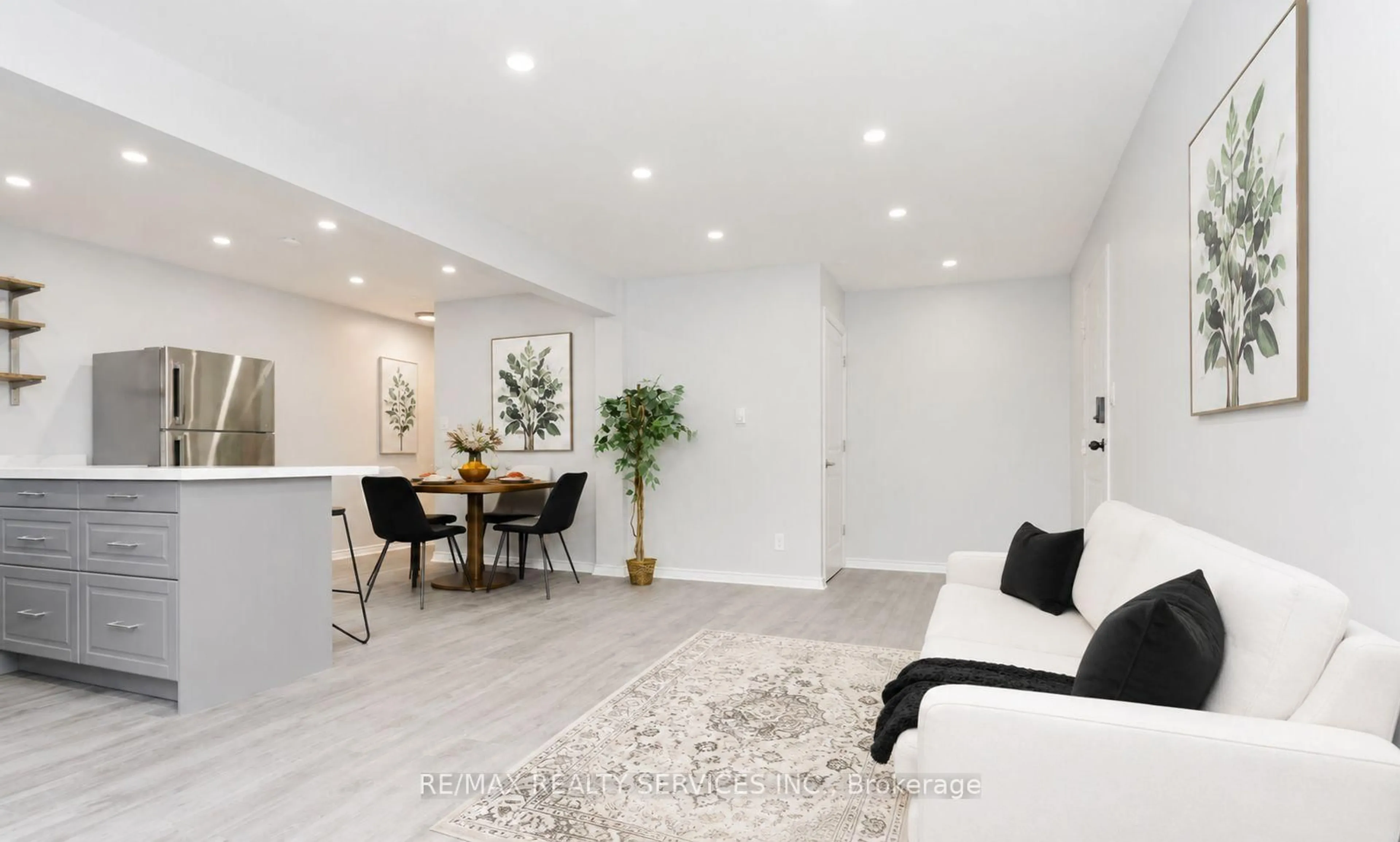 Living room with furniture, unknown for 1100 Oxford St #137, Oshawa Ontario L1J 6G4