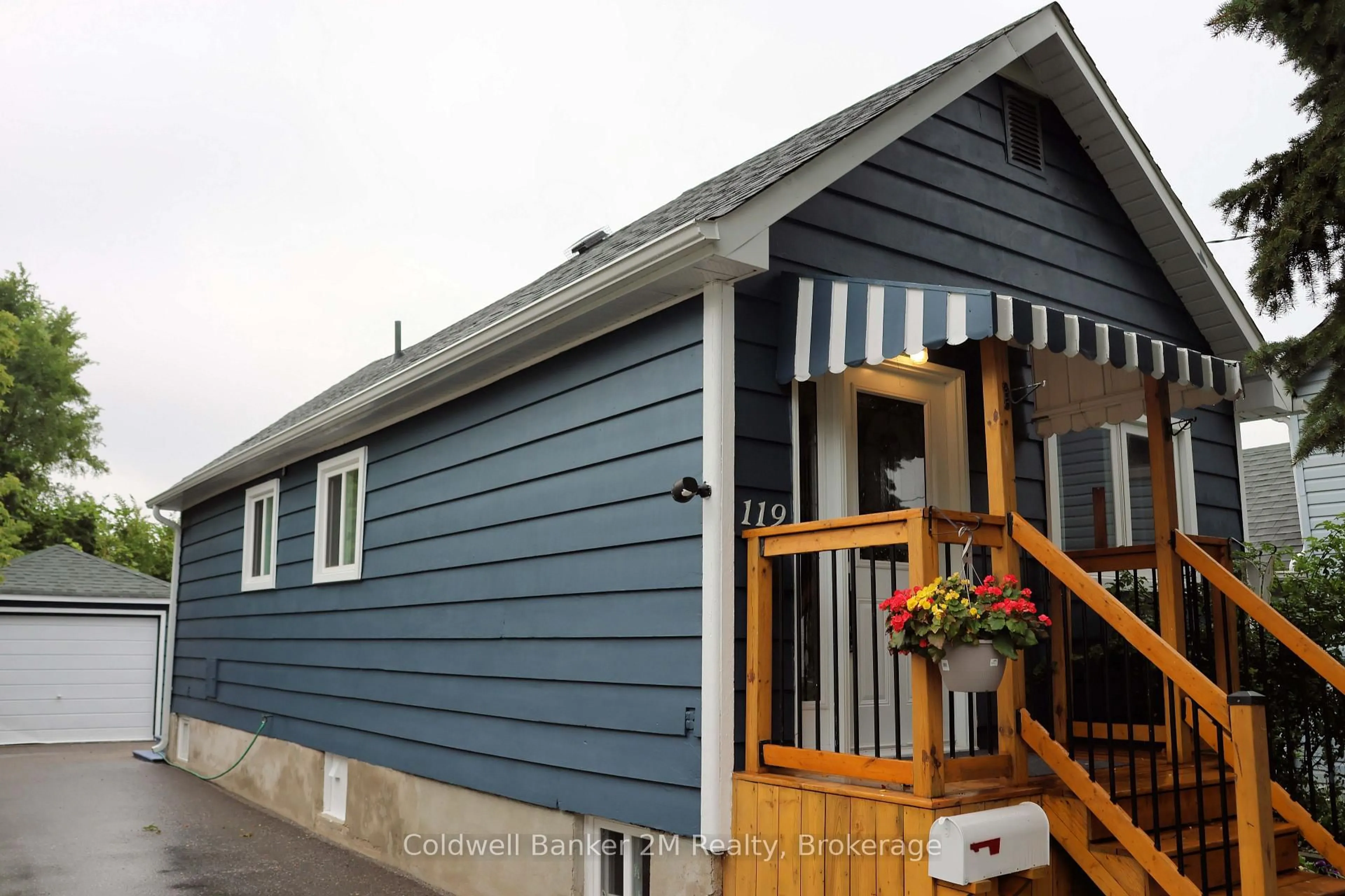 Home with vinyl exterior material, unknown for 119 Nassau St, Oshawa Ontario L1J 4A3
