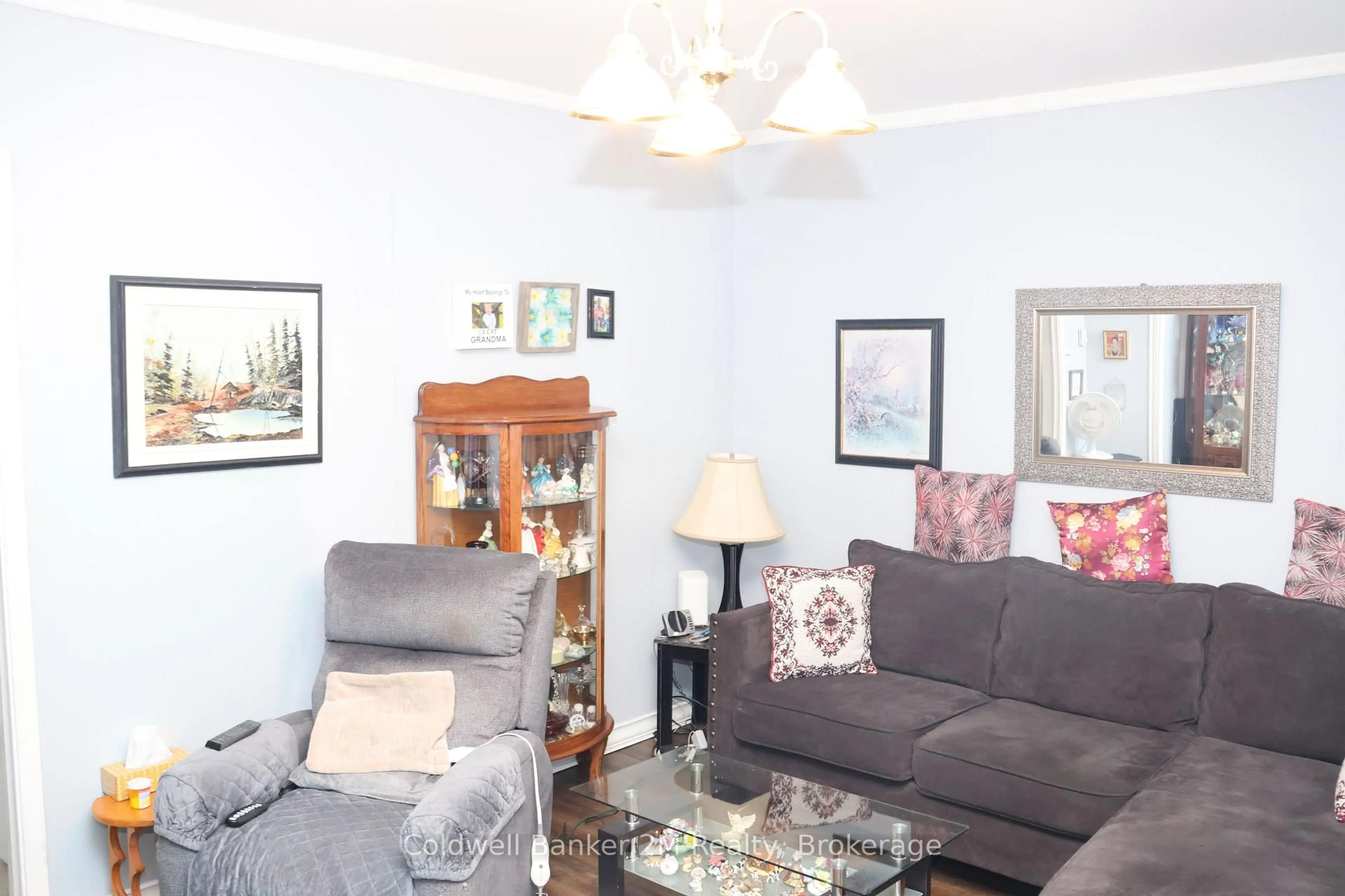 Living room with furniture, unknown for 119 Nassau St, Oshawa Ontario L1J 4A3