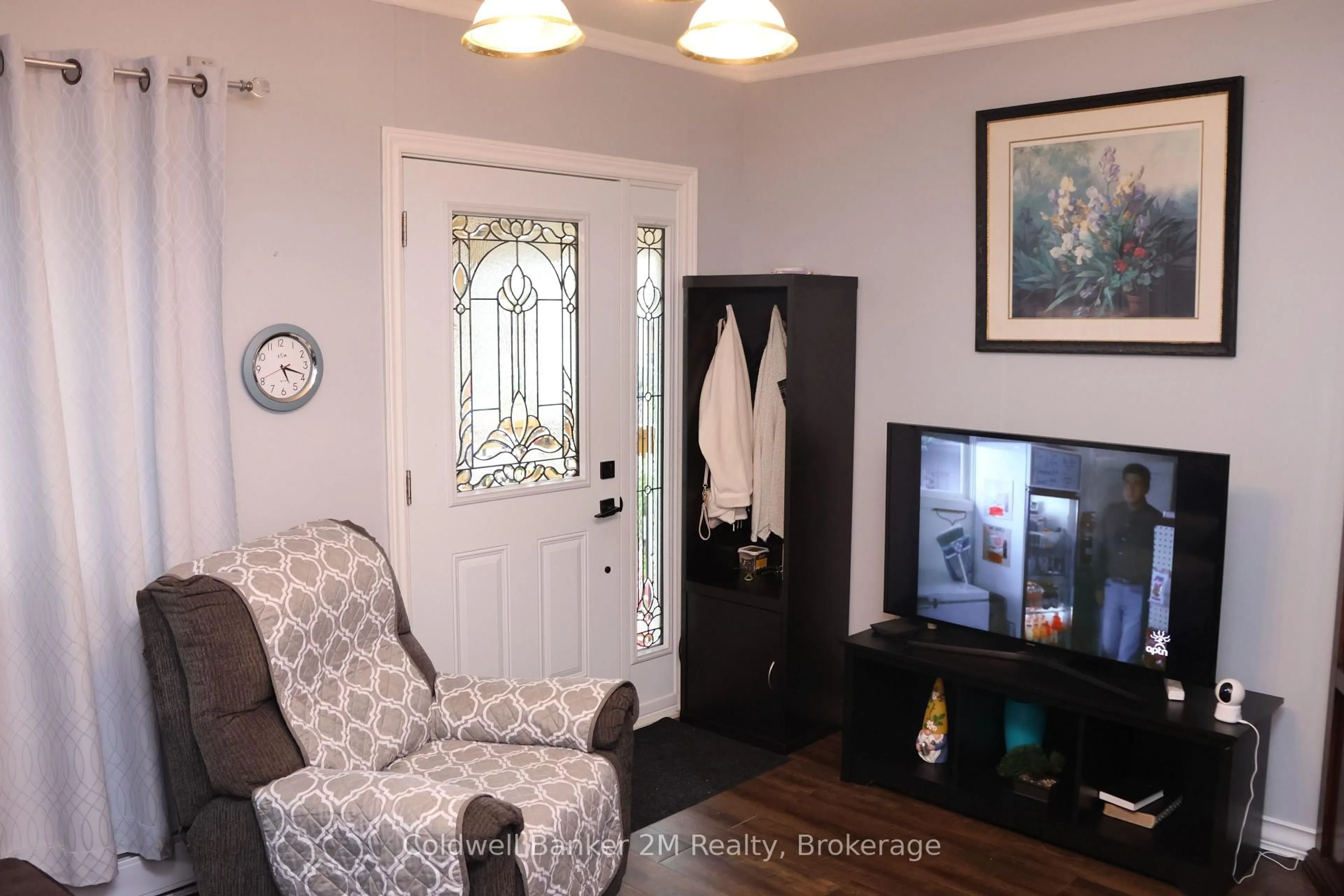 Indoor entryway for 119 Nassau St, Oshawa Ontario L1J 4A3