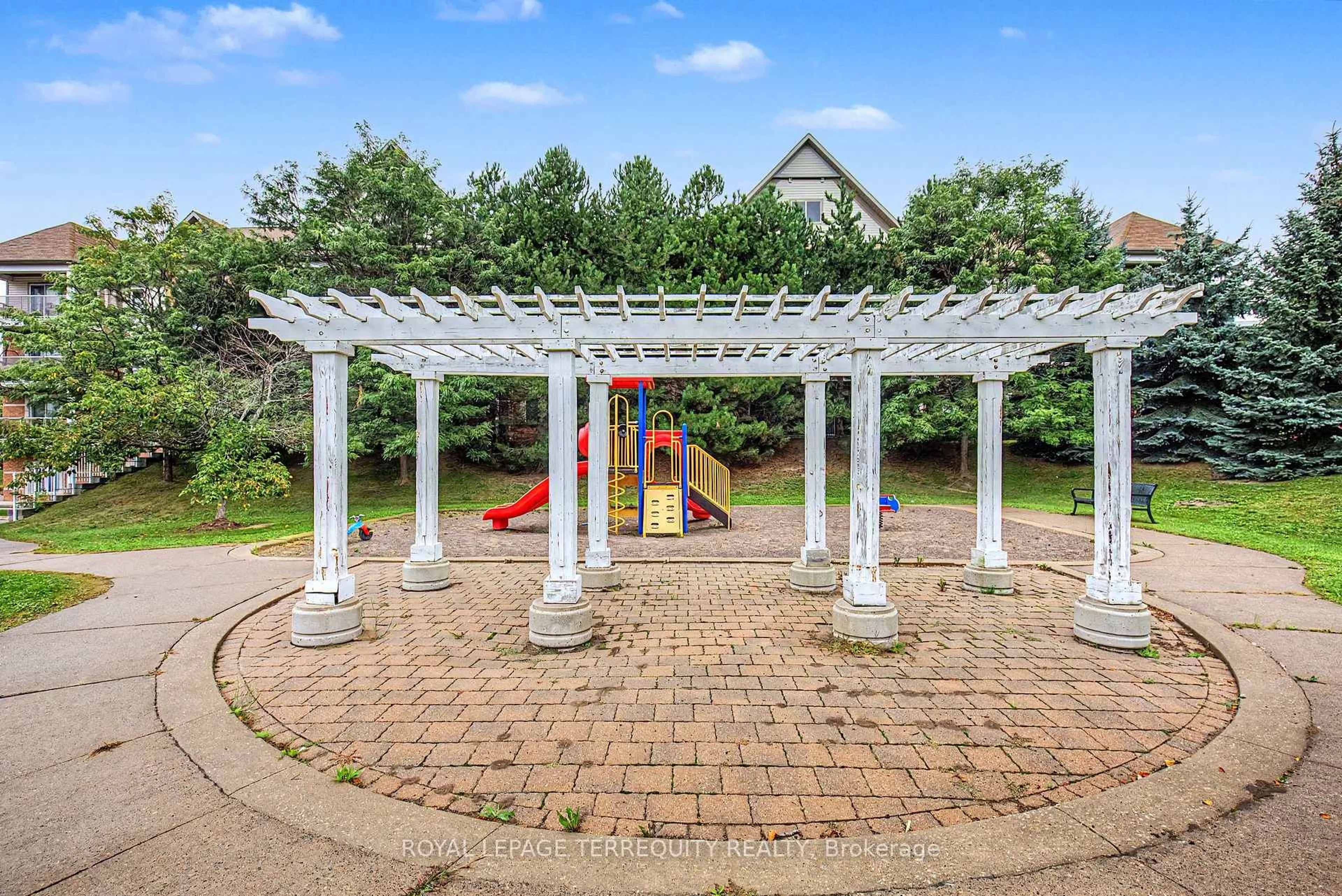 Patio, unknown for 124 Aspen Springs Dr #309, Clarington Ontario L1C 0G8