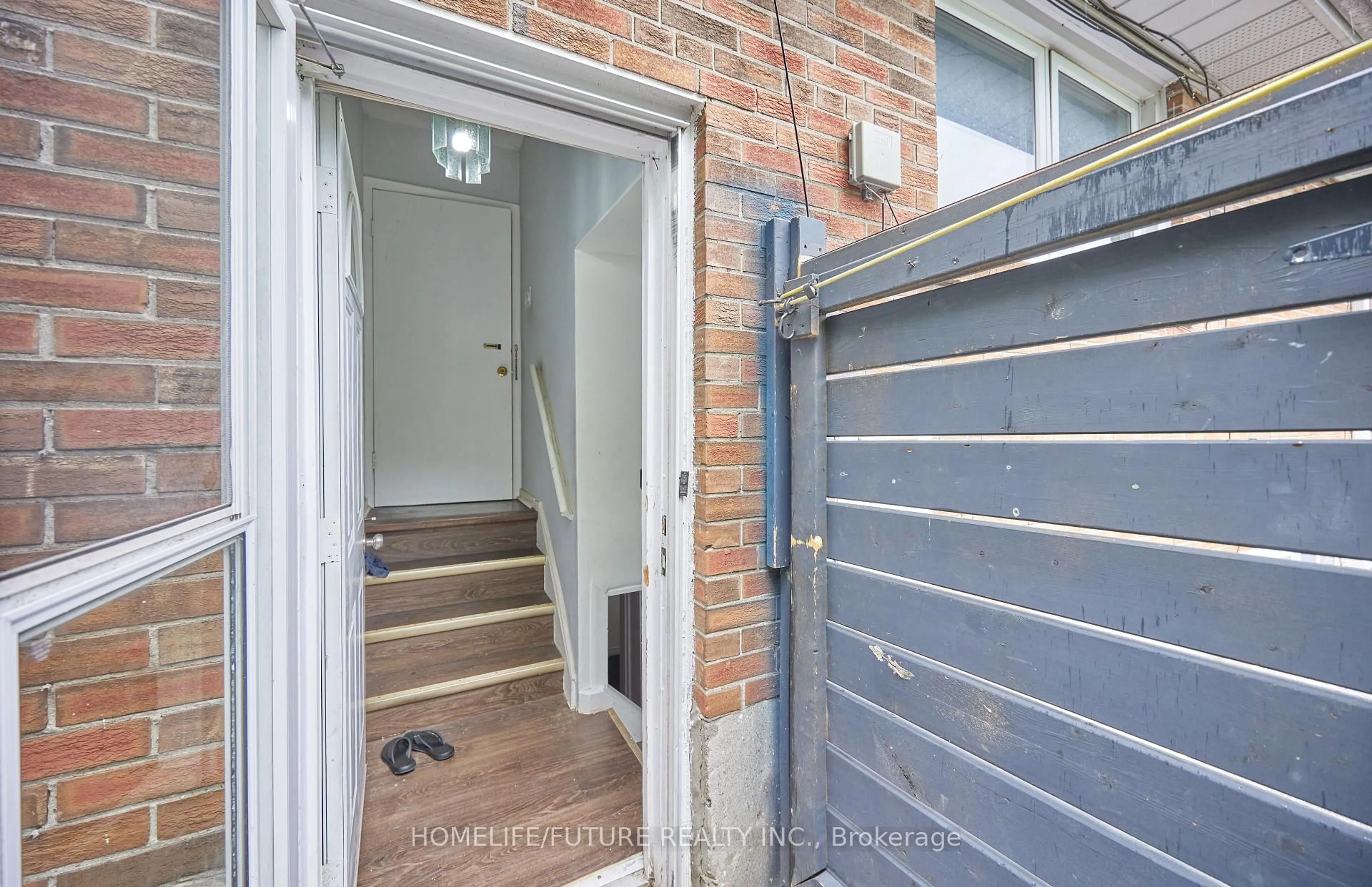 Indoor entryway for 65 Blakemanor Blvd, Toronto Ontario M1J 2W6