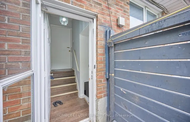 65 Blakemanor Blvd, Toronto 3