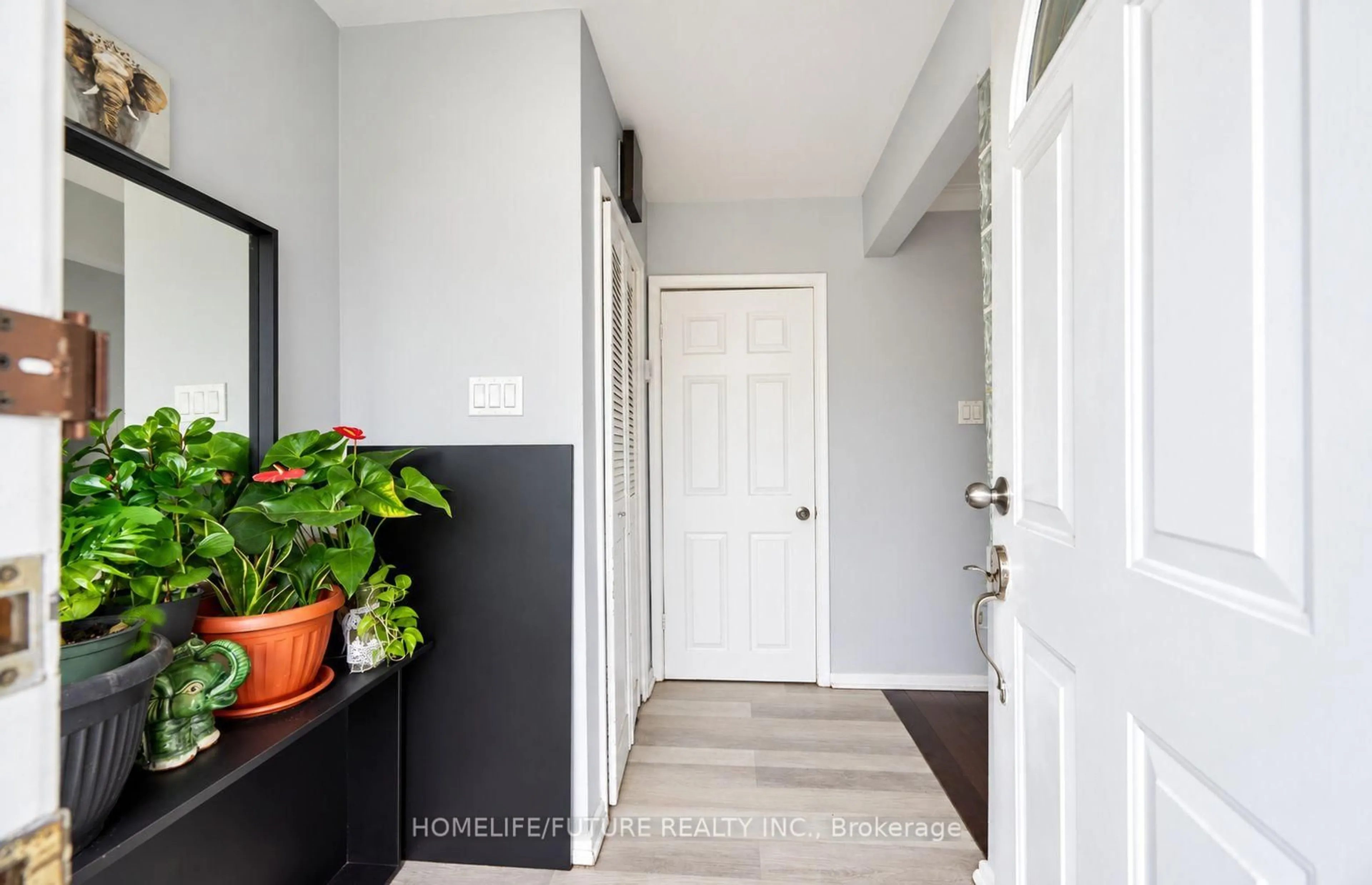 Indoor entryway for 65 Blakemanor Blvd, Toronto Ontario M1J 2W6