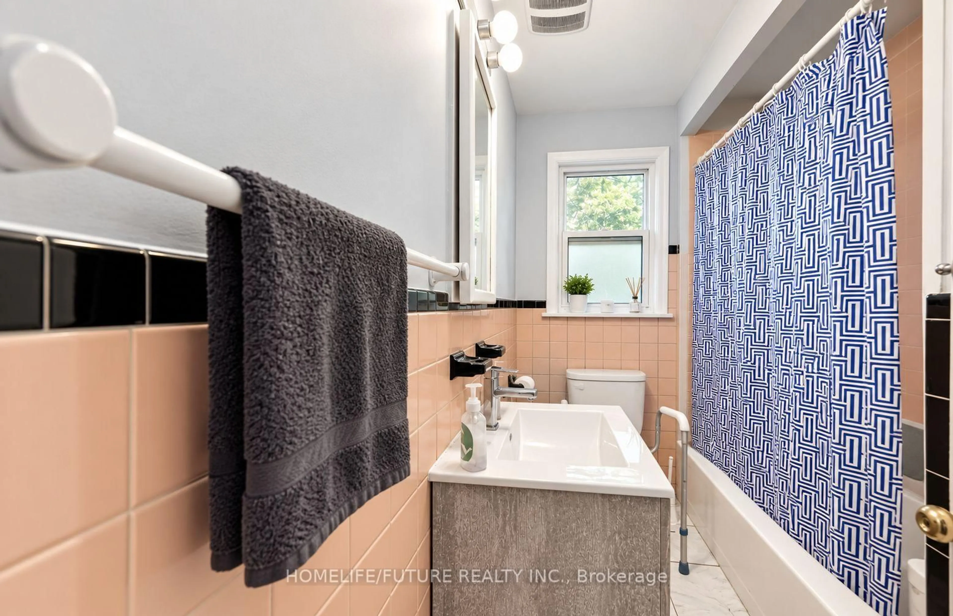 Standard bathroom, ceramic/tile floor for 65 Blakemanor Blvd, Toronto Ontario M1J 2W6