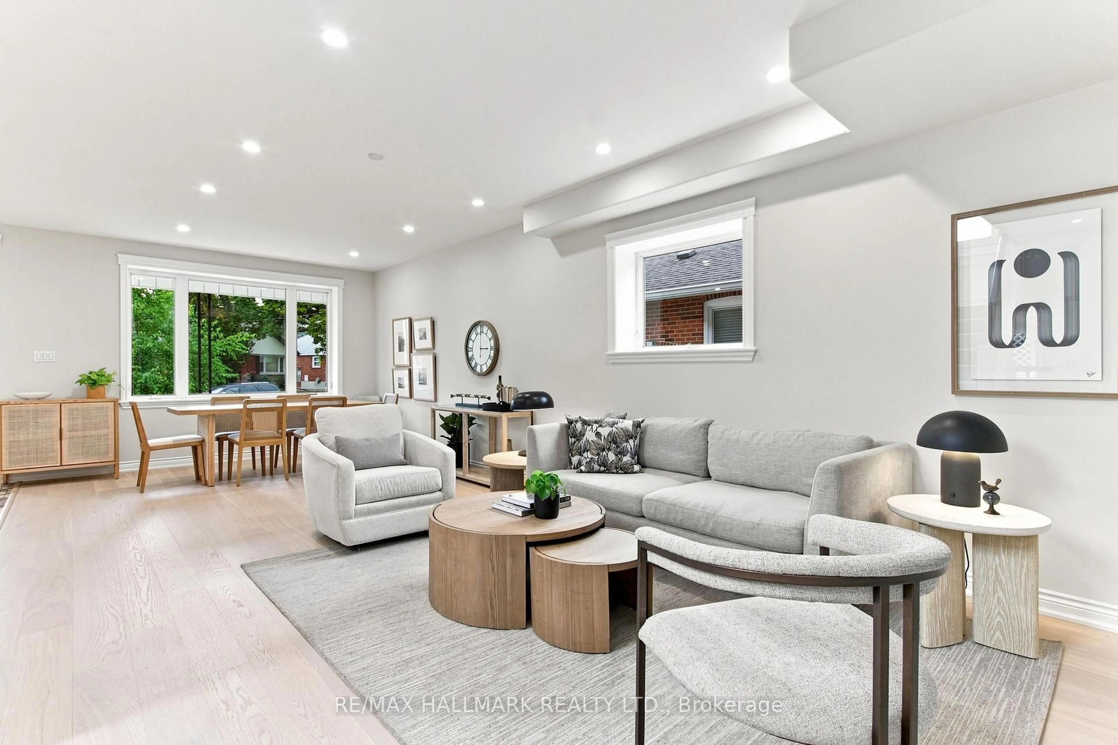 Living room with furniture, unknown for 43 Ferris Rd, Toronto Ontario M4B 1G2