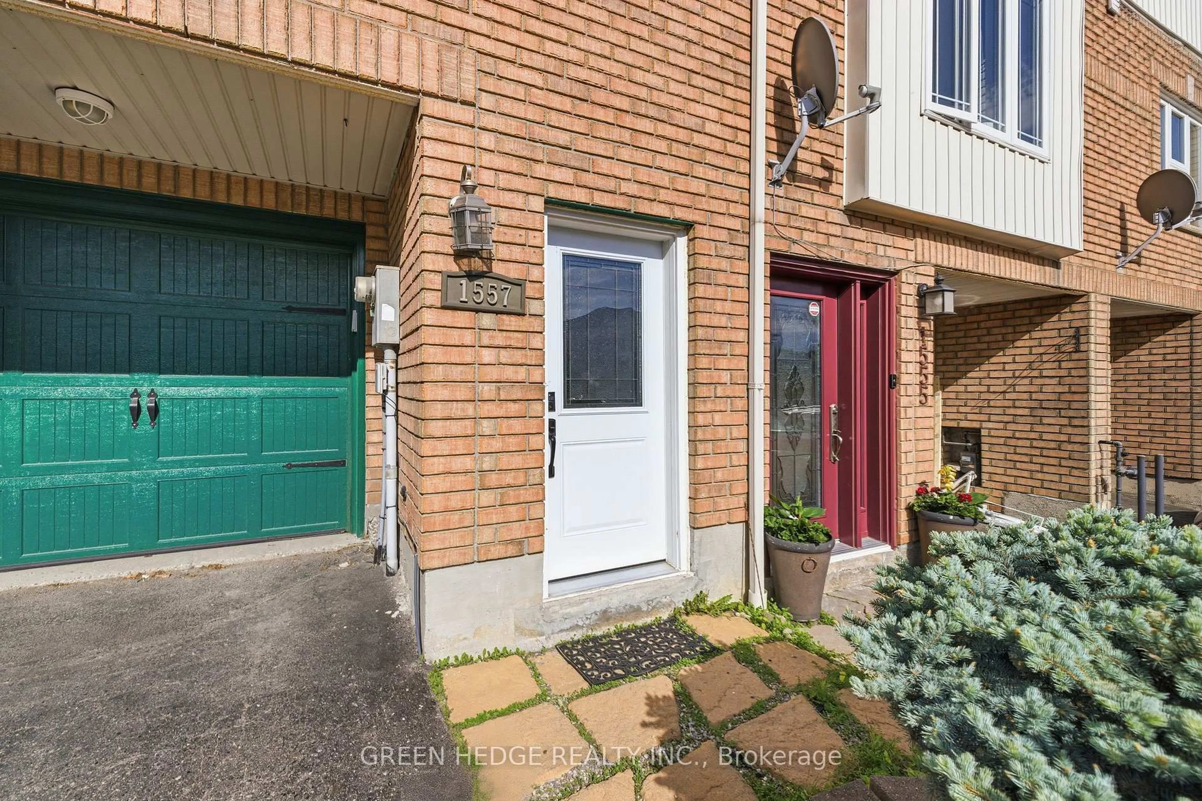 Indoor entryway for 1557 Hummingbird Crt, Pickering Ontario L1V 7H8