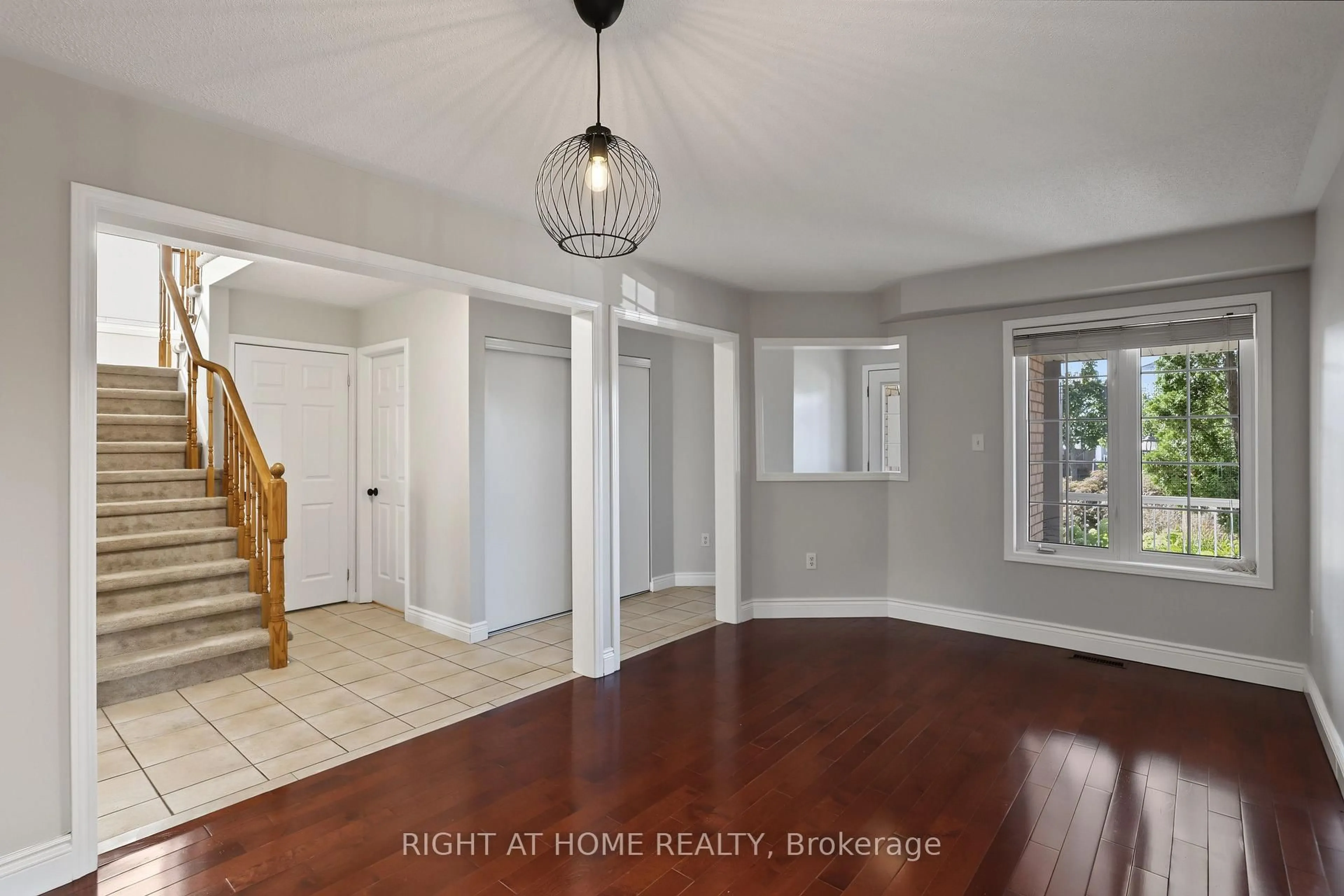 Indoor entryway for 88 Scottsdale Dr, Clarington Ontario L1C 5G4