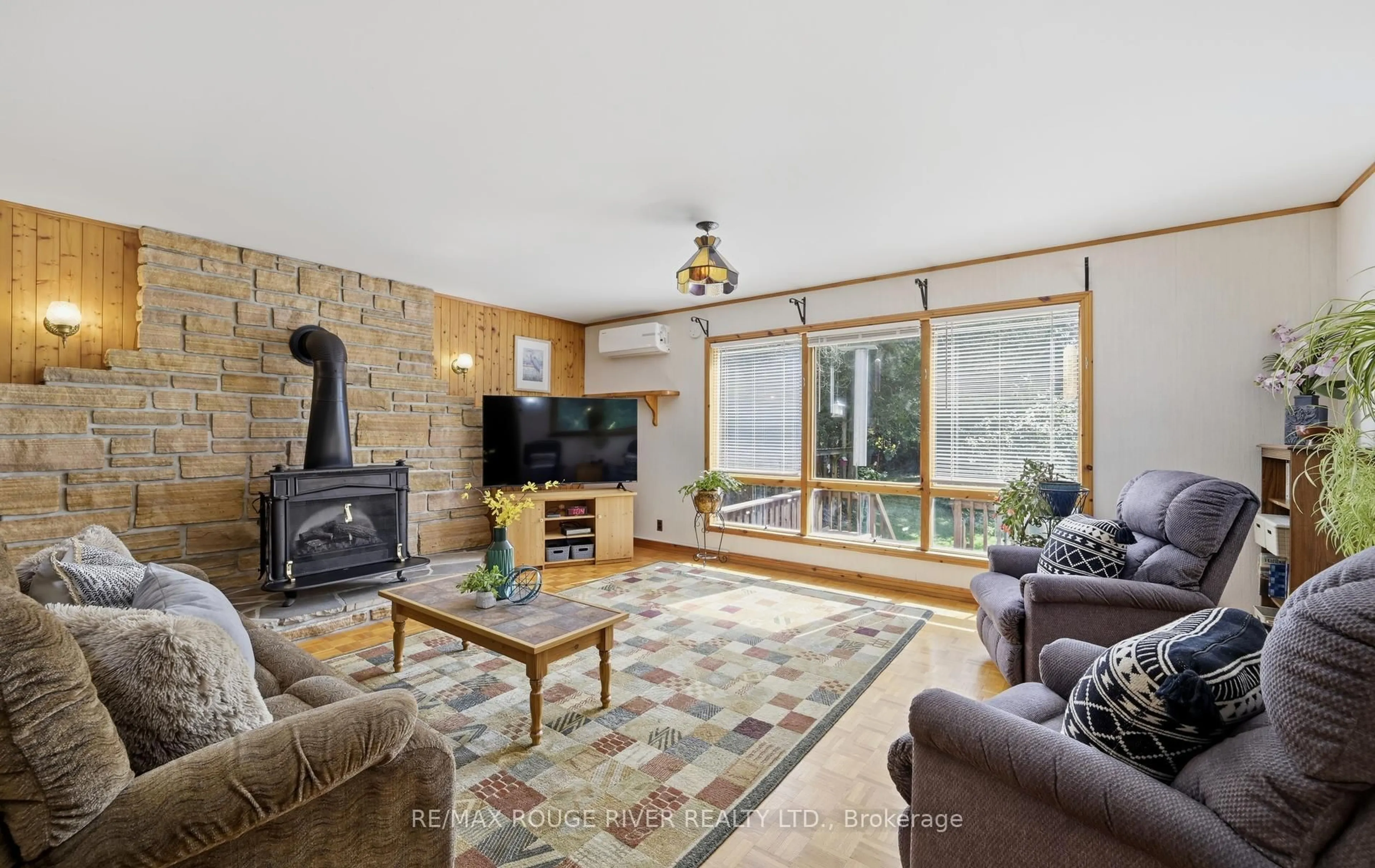 Living room with furniture, unknown for 1901 Nash Rd, Clarington Ontario L1C 6S6
