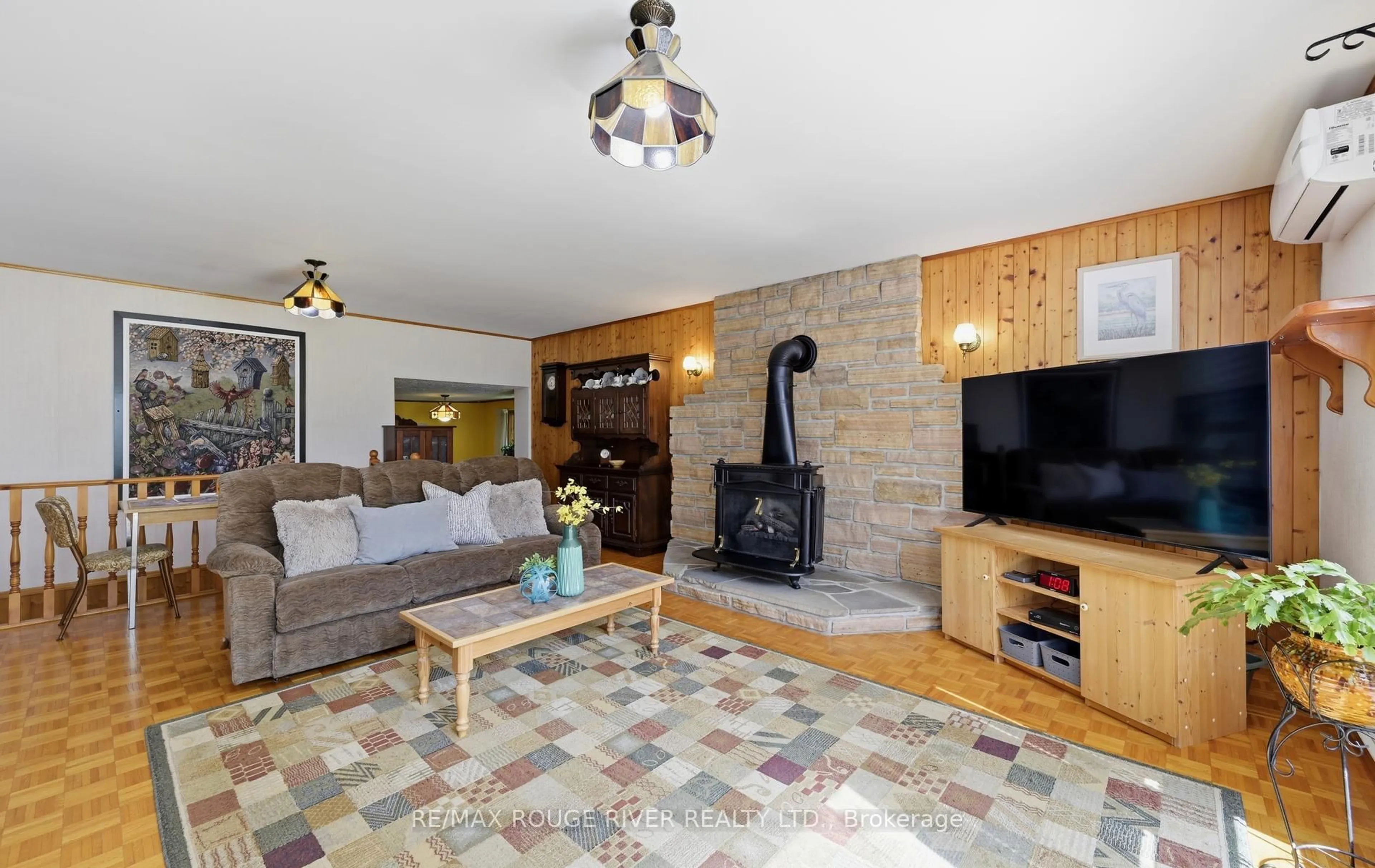 Living room with furniture, unknown for 1901 Nash Rd, Clarington Ontario L1C 6S6