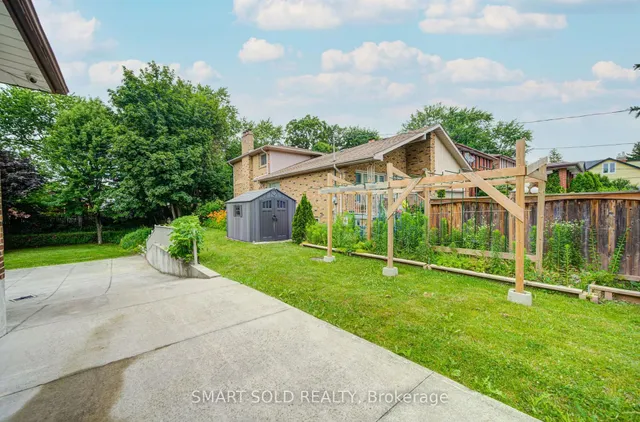 56 Gatesview Ave, Toronto 4