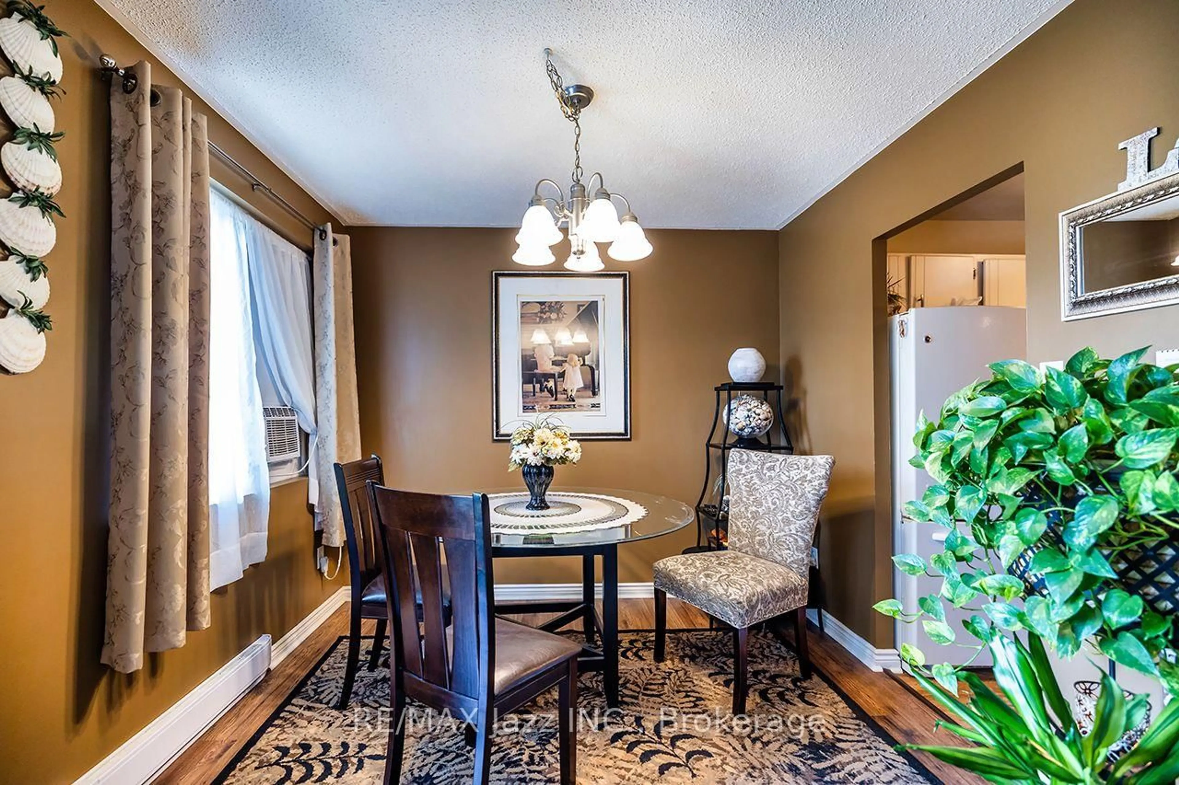 Dining room, carpet floor for 131 Taunton Rd #304, Oshawa Ontario L1G 3T8