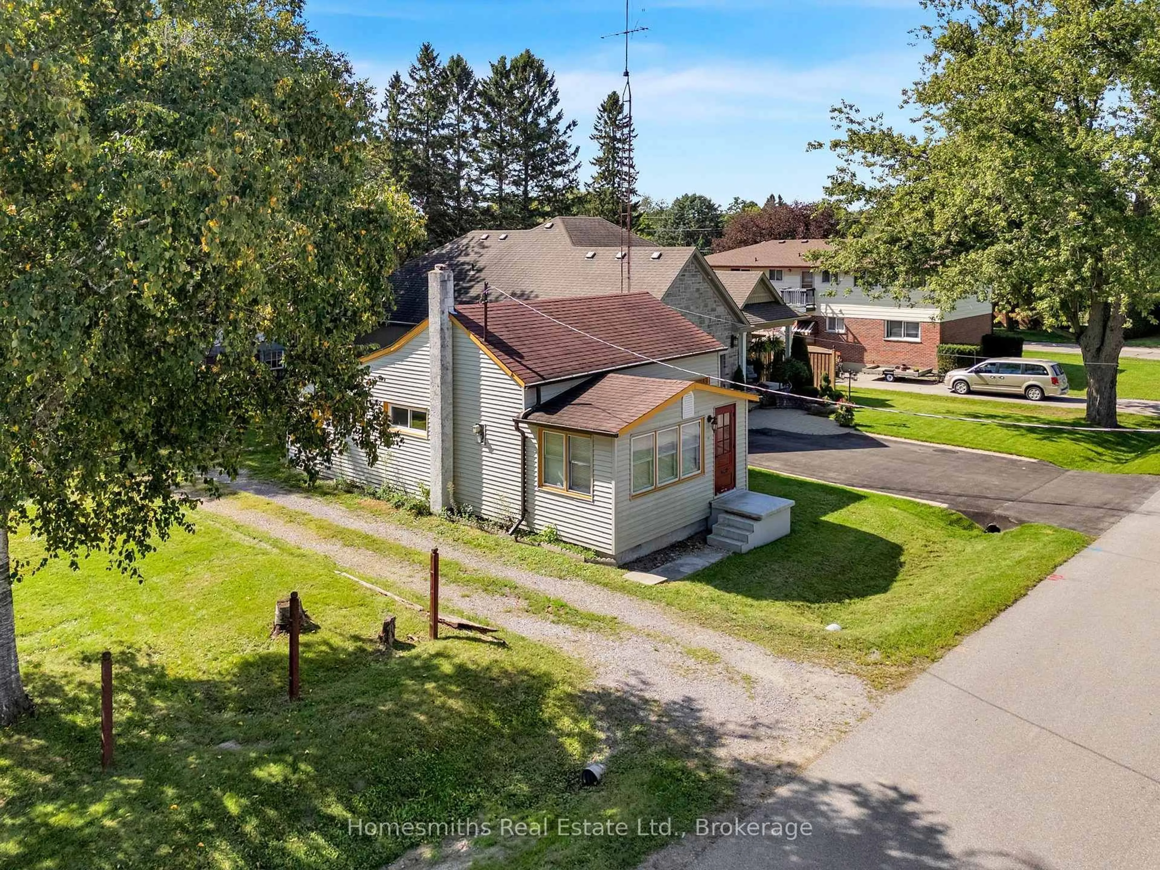 A pic from outside/outdoor area/front of a property/back of a property/a pic from drone, street for 95 Emily St, Clarington Ontario L1B 1H1