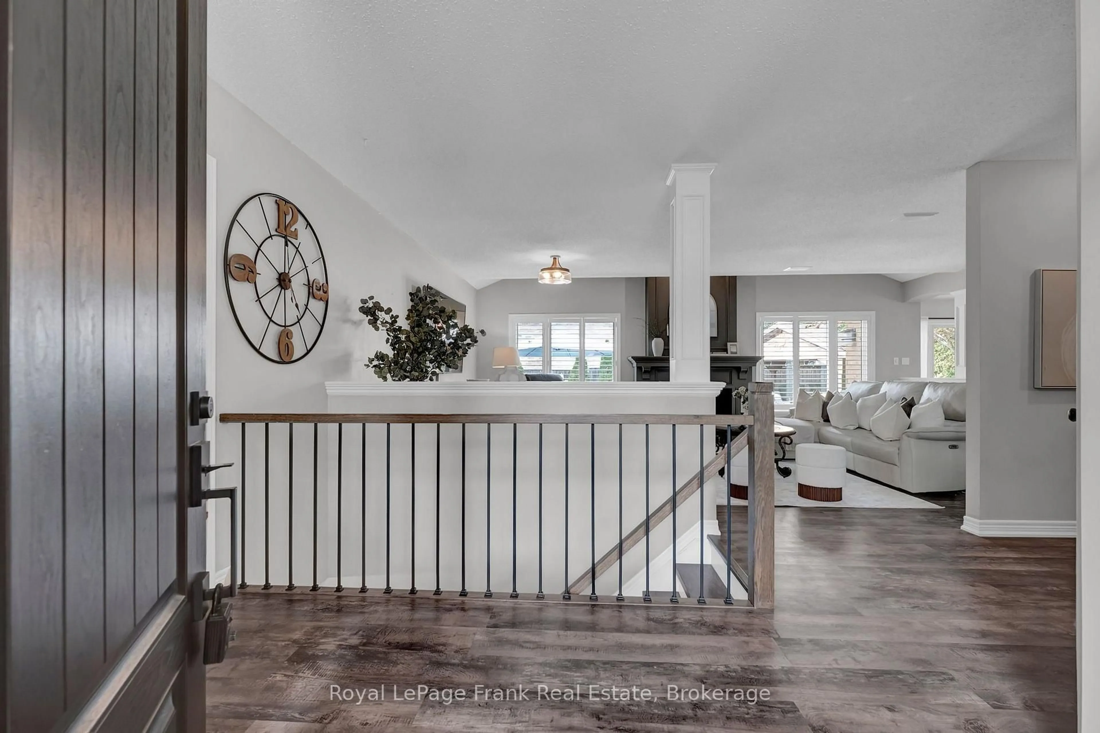 Indoor entryway for 9 Sheenan Crt, Clarington Ontario L1E 3A4