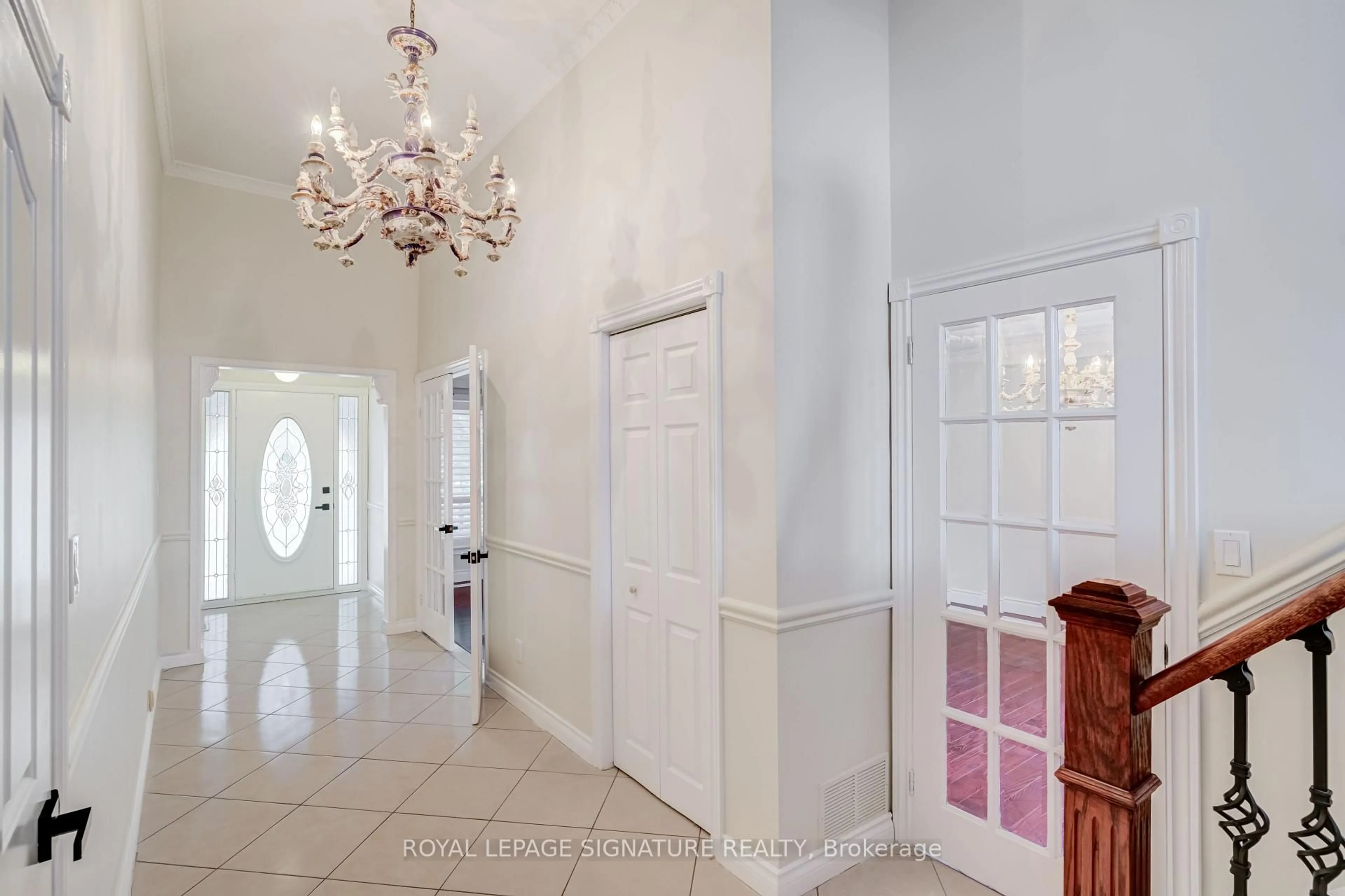 Indoor foyer for 40 Beamsville Dr, Toronto Ontario M1T 3S2