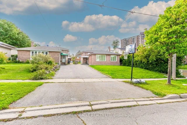 20 Mayhill Cres, Toronto 3