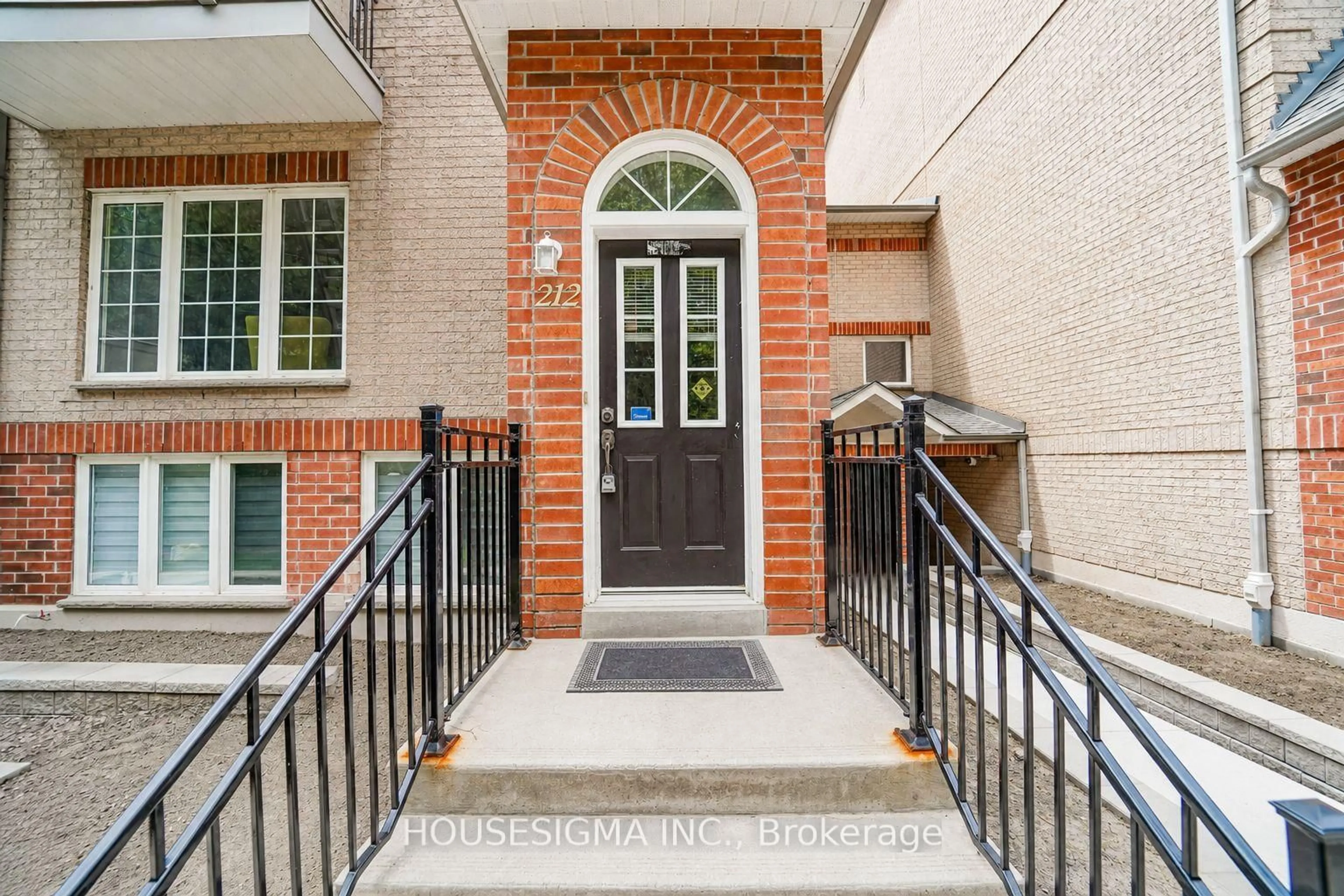 Indoor entryway for 1400 The Esplanade #212, Pickering Ontario L1V 6V2