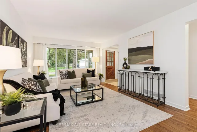 11 Gillbank Cres, Toronto 5