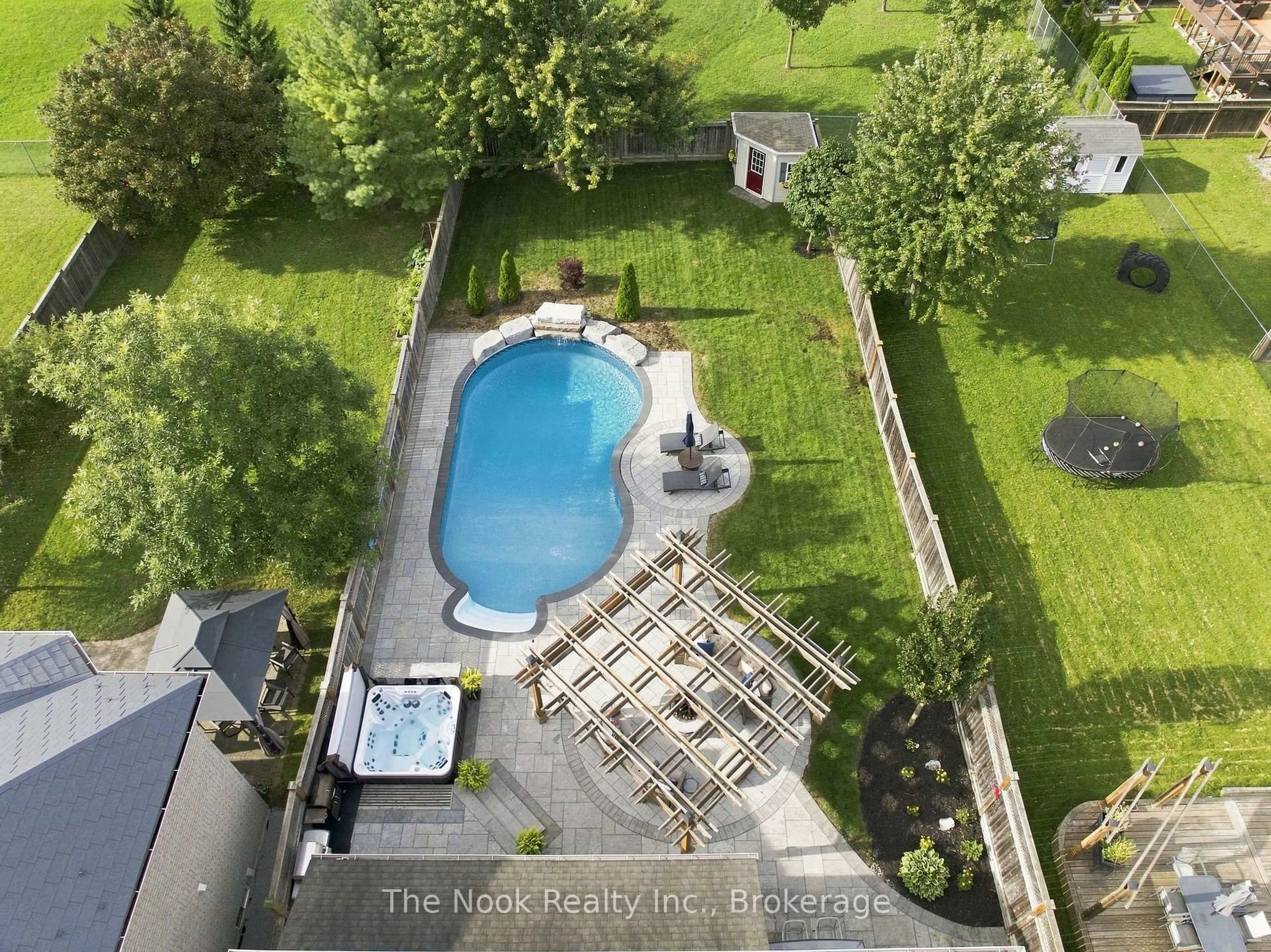 A pic from outside/outdoor area/front of a property/back of a property/a pic from drone, unknown for 412 Meadow St, Oshawa Ontario L1L 1C1