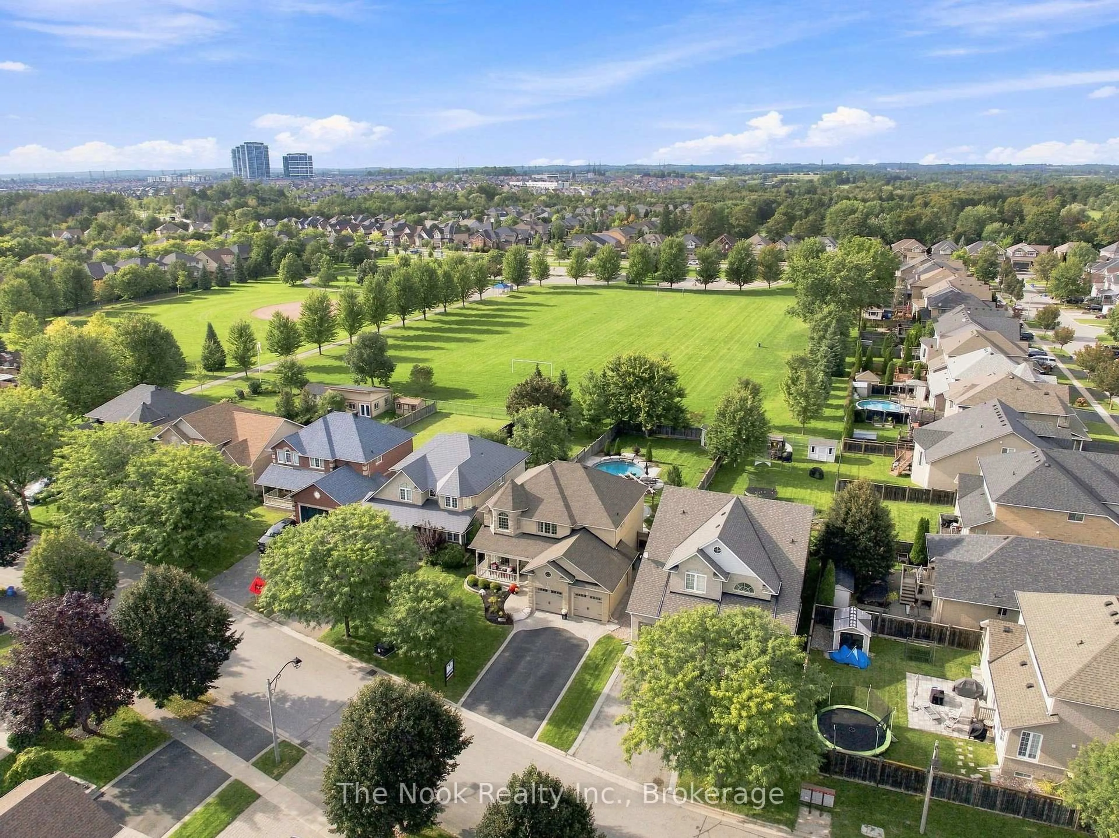 A pic from outside/outdoor area/front of a property/back of a property/a pic from drone, city buildings view from balcony for 412 Meadow St, Oshawa Ontario L1L 1C1