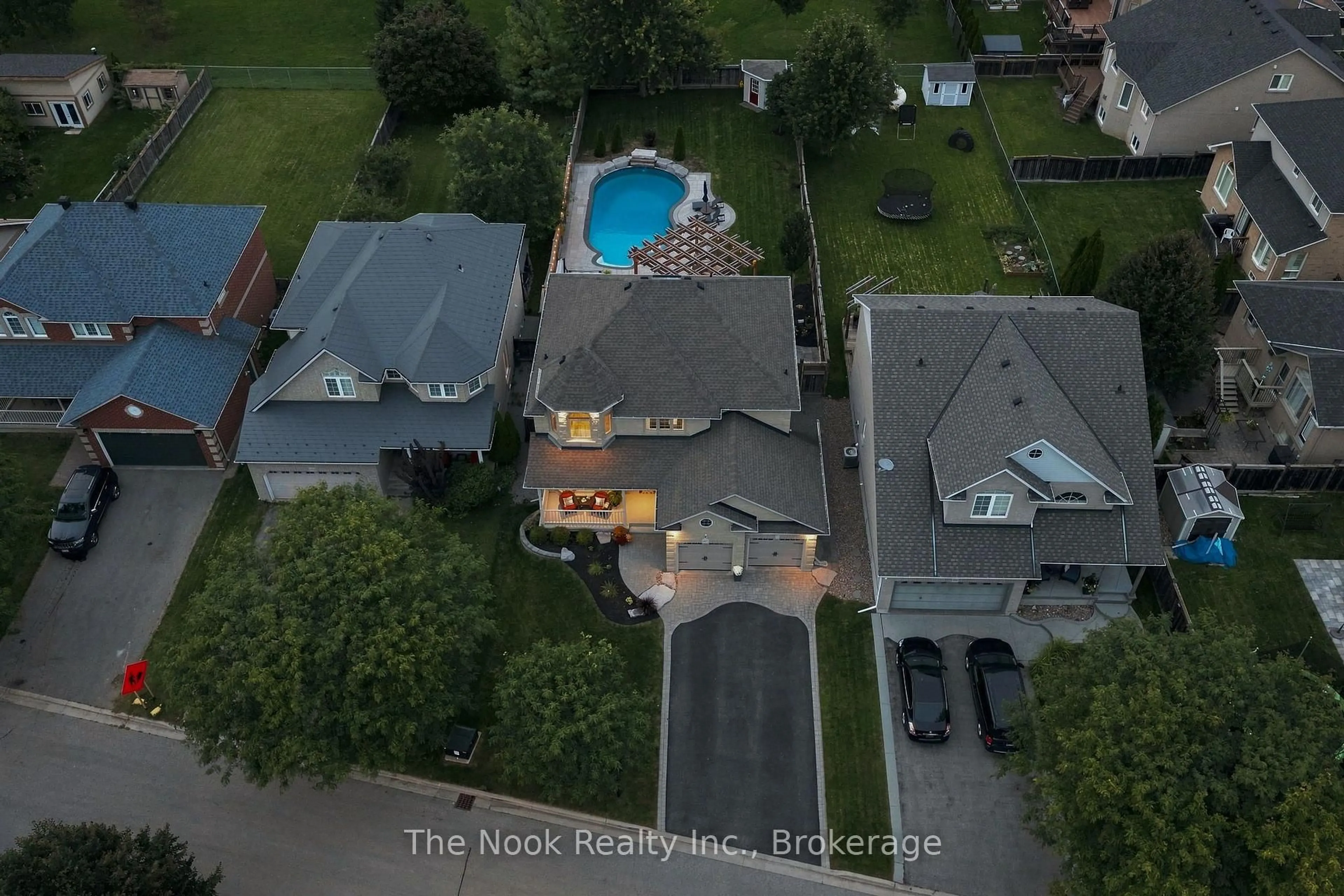 A pic from outside/outdoor area/front of a property/back of a property/a pic from drone, street for 412 Meadow St, Oshawa Ontario L1L 1C1