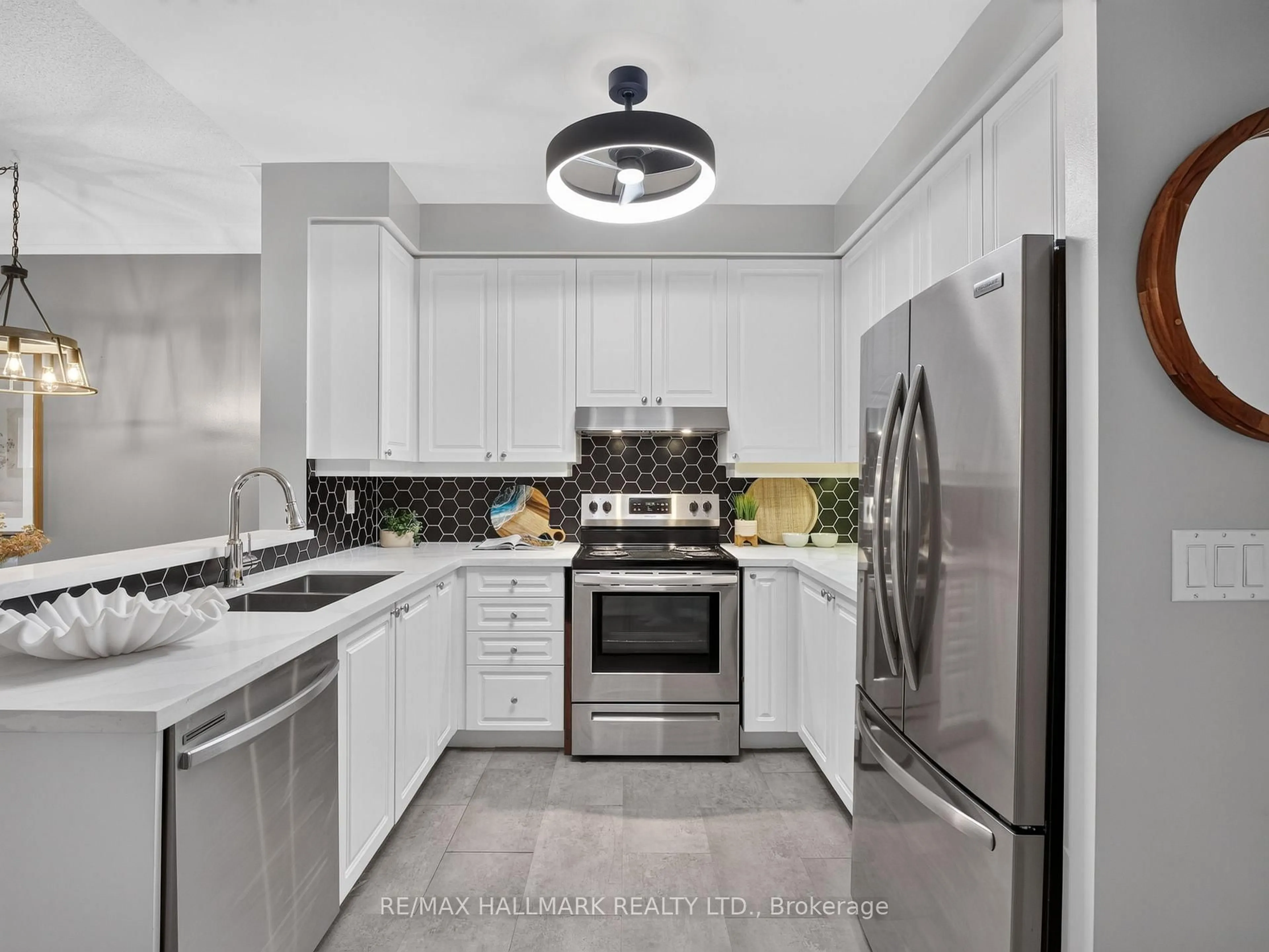 Contemporary kitchen, ceramic/tile floor for 3650 Kingston Rd #PH918, Toronto Ontario M1M 3X9