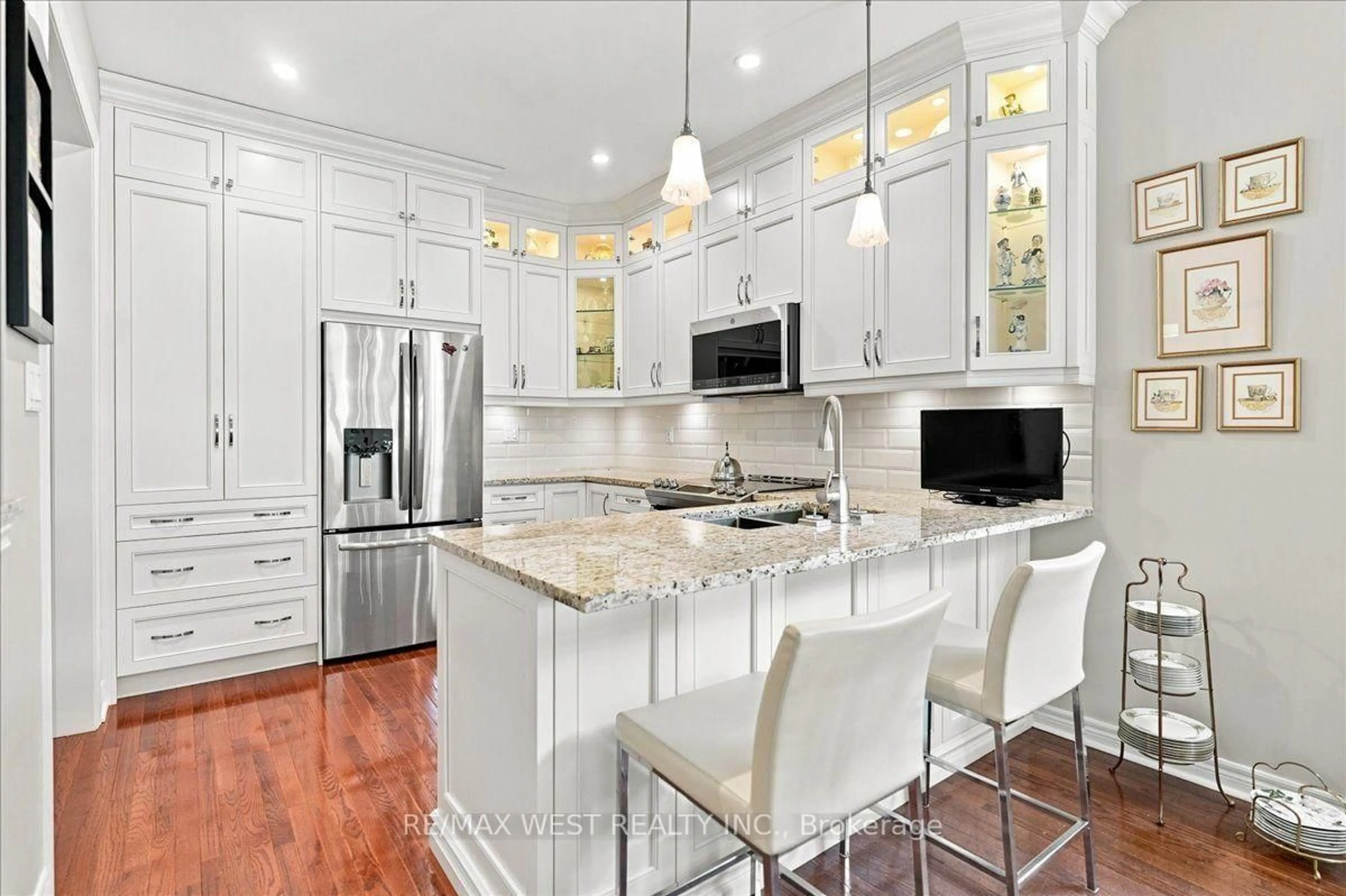 Contemporary kitchen, ceramic/tile floor for 68 Sherrington Dr, Scugog Ontario L9L 2E7