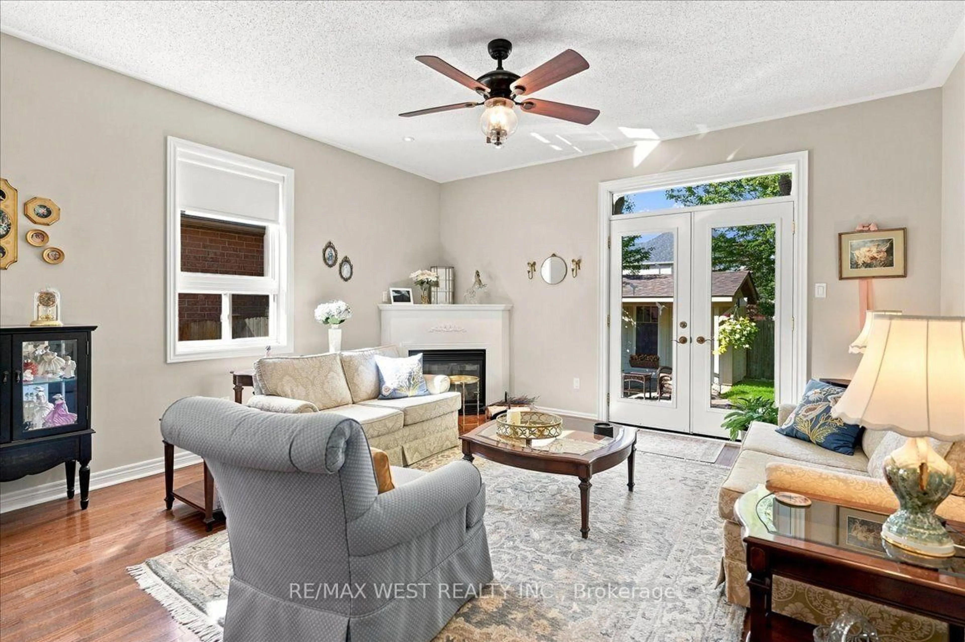 Living room with furniture, ceramic/tile floor for 68 Sherrington Dr, Scugog Ontario L9L 2E7